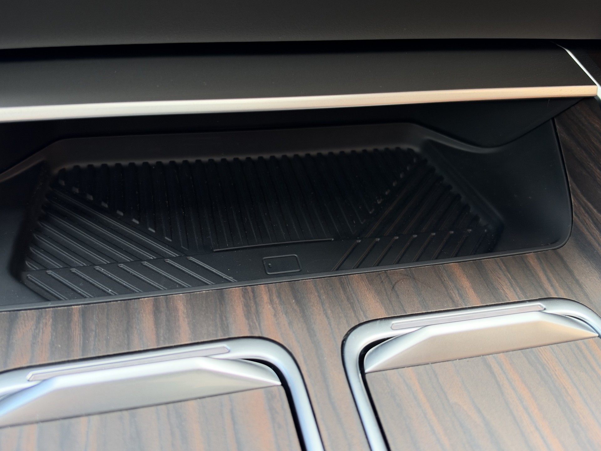 BMW i7 xDrive 60 (CH) INDIVIDUAL-image-24