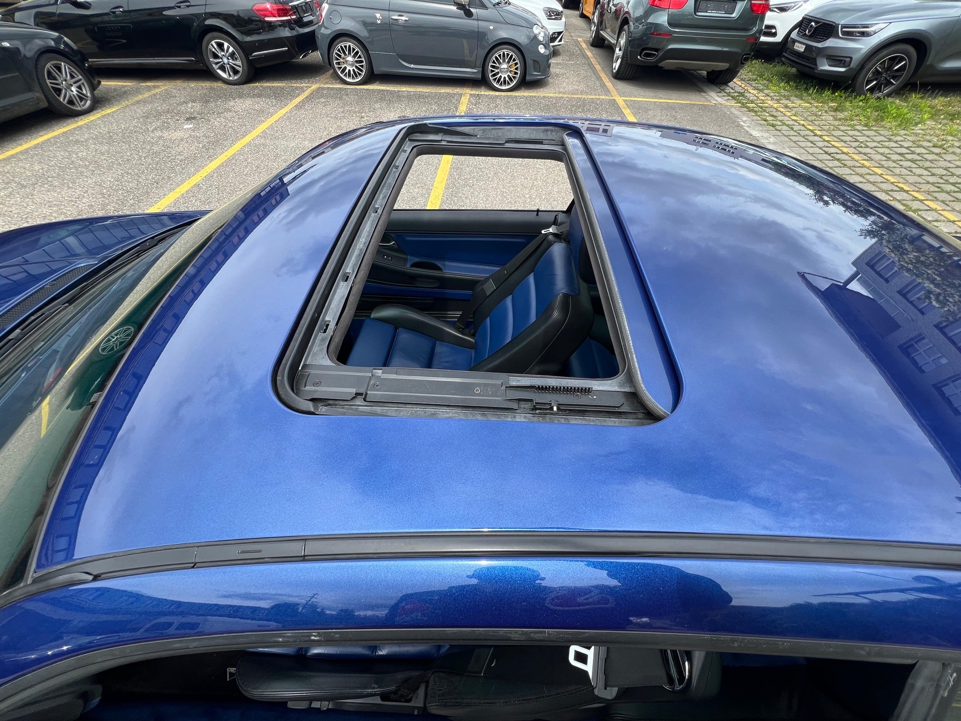 BMW 840Ci | Volllederausstattung in Blau-Schwarz | Elektrische & beheizte Sitze | Elektrisches Schiebedach uvm.-image-11