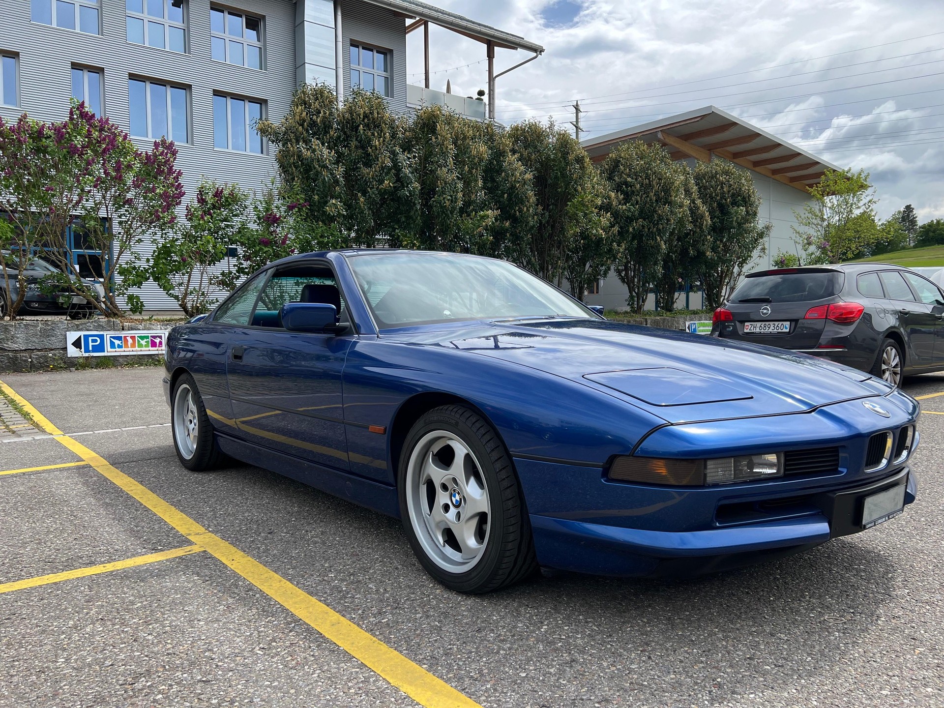 BMW 840Ci | Volllederausstattung in Blau-Schwarz | Elektrische & beheizte Sitze | Elektrisches Schiebedach uvm.-image-3