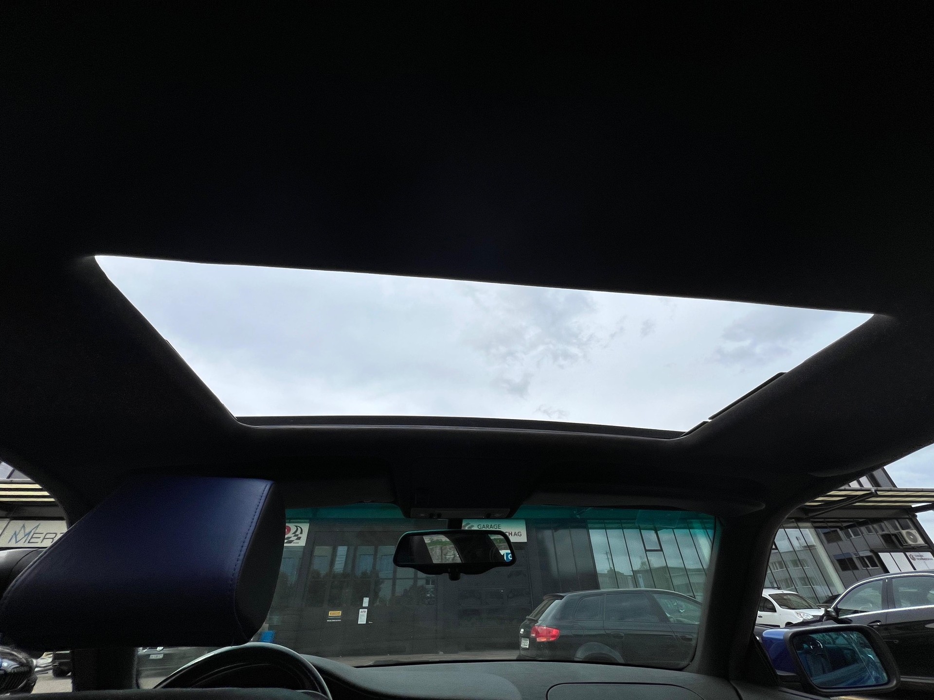 BMW 840Ci | Volllederausstattung in Blau-Schwarz | Elektrische & beheizte Sitze | Elektrisches Schiebedach uvm.-image-10