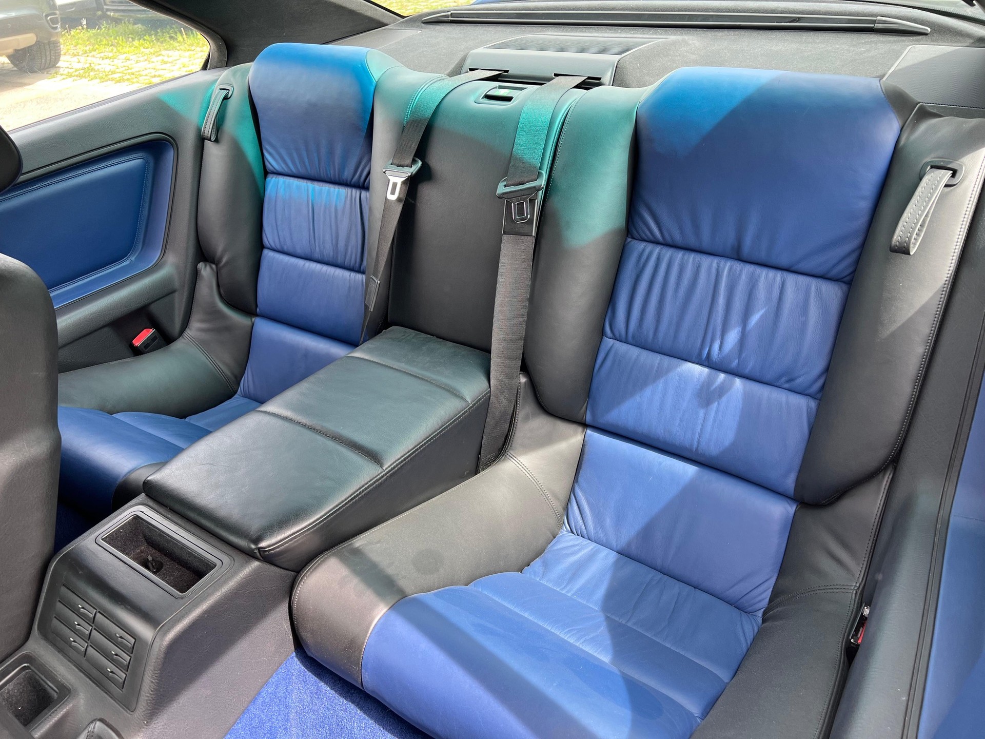 BMW 840Ci | Volllederausstattung in Blau-Schwarz | Elektrische & beheizte Sitze | Elektrisches Schiebedach uvm.-image-9