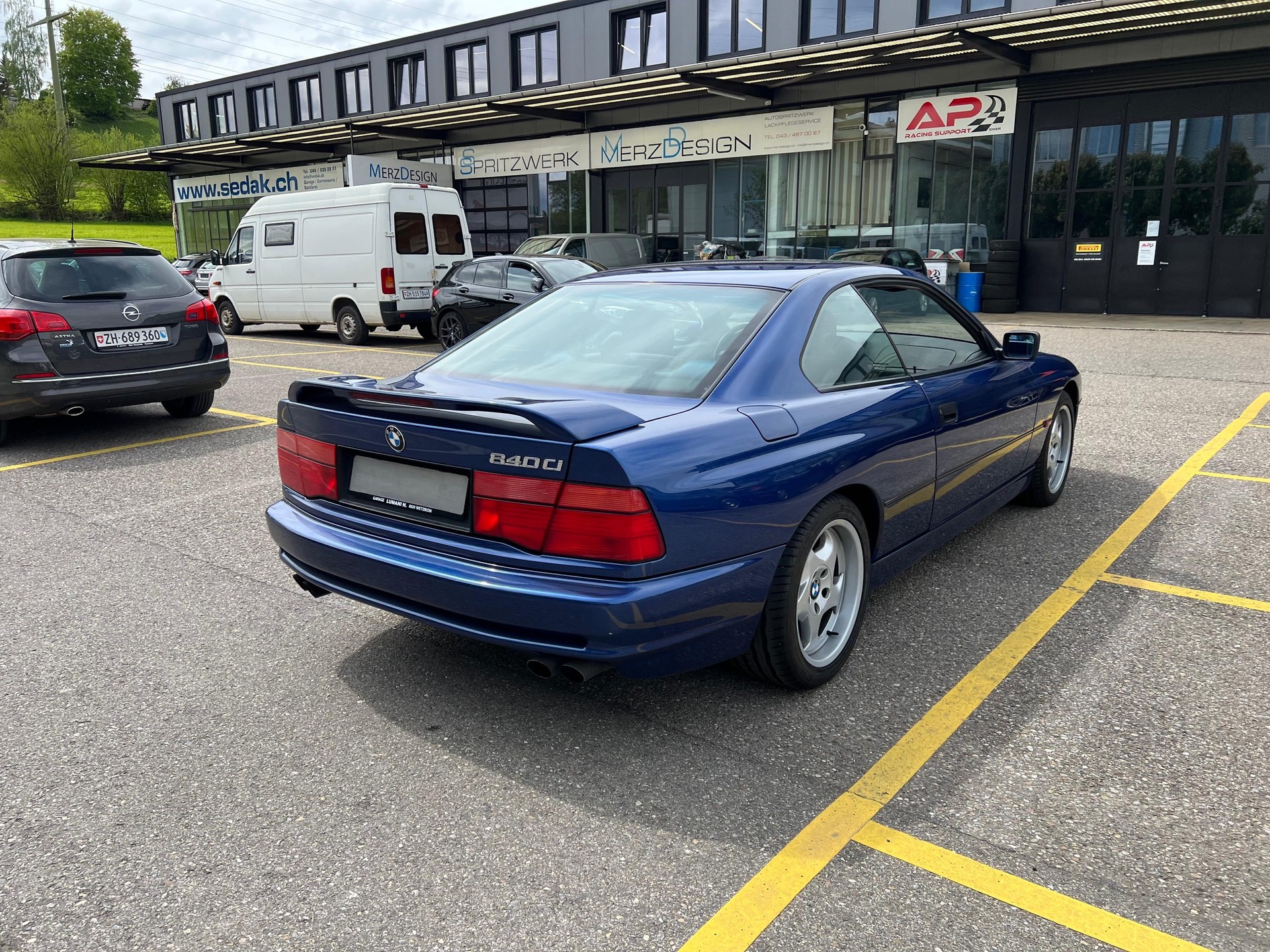 BMW 840Ci | Volllederausstattung in Blau-Schwarz | Elektrische & beheizte Sitze | Elektrisches Schiebedach uvm.-image-4