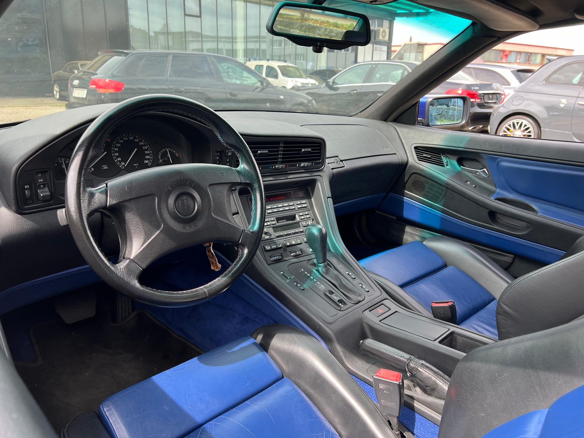 BMW 840Ci | Volllederausstattung in Blau-Schwarz | Elektrische & beheizte Sitze | Elektrisches Schiebedach uvm.-image-8