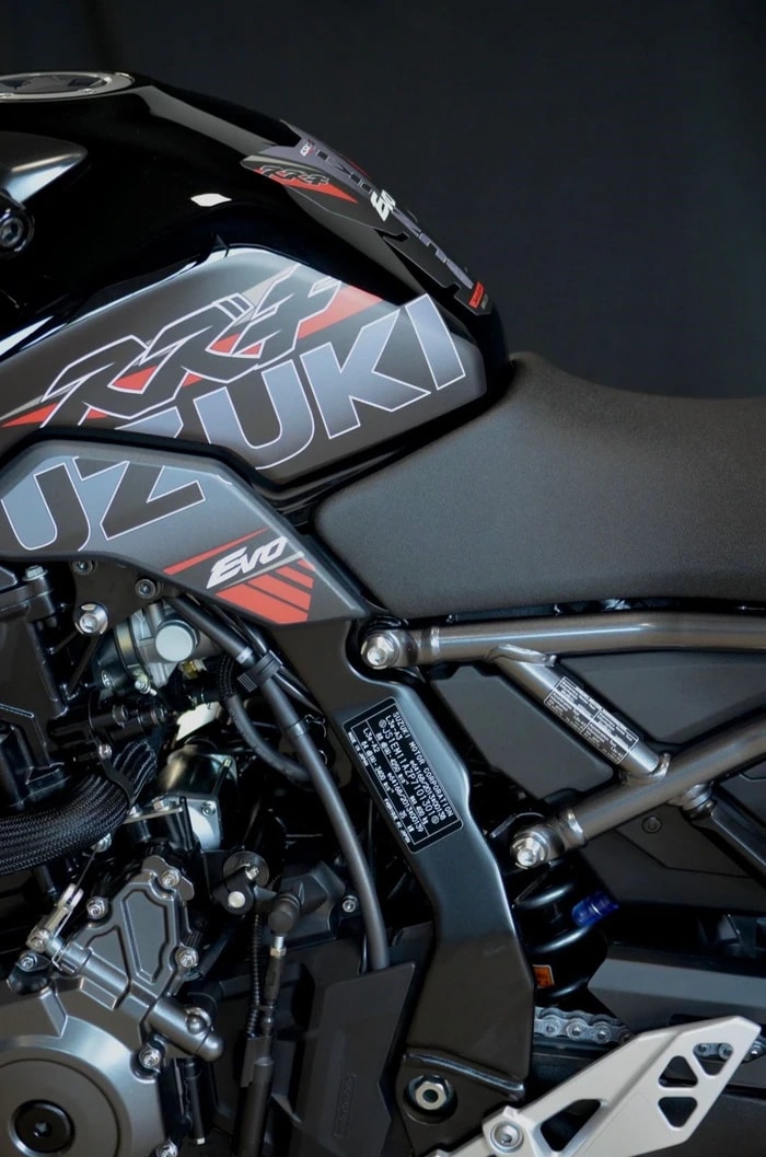 SUZUKI GSX 8 S EVO-showroom-element-3