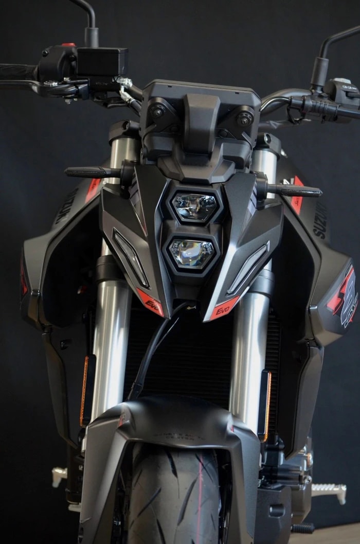 SUZUKI GSX 8 S EVO-showroom-element-2