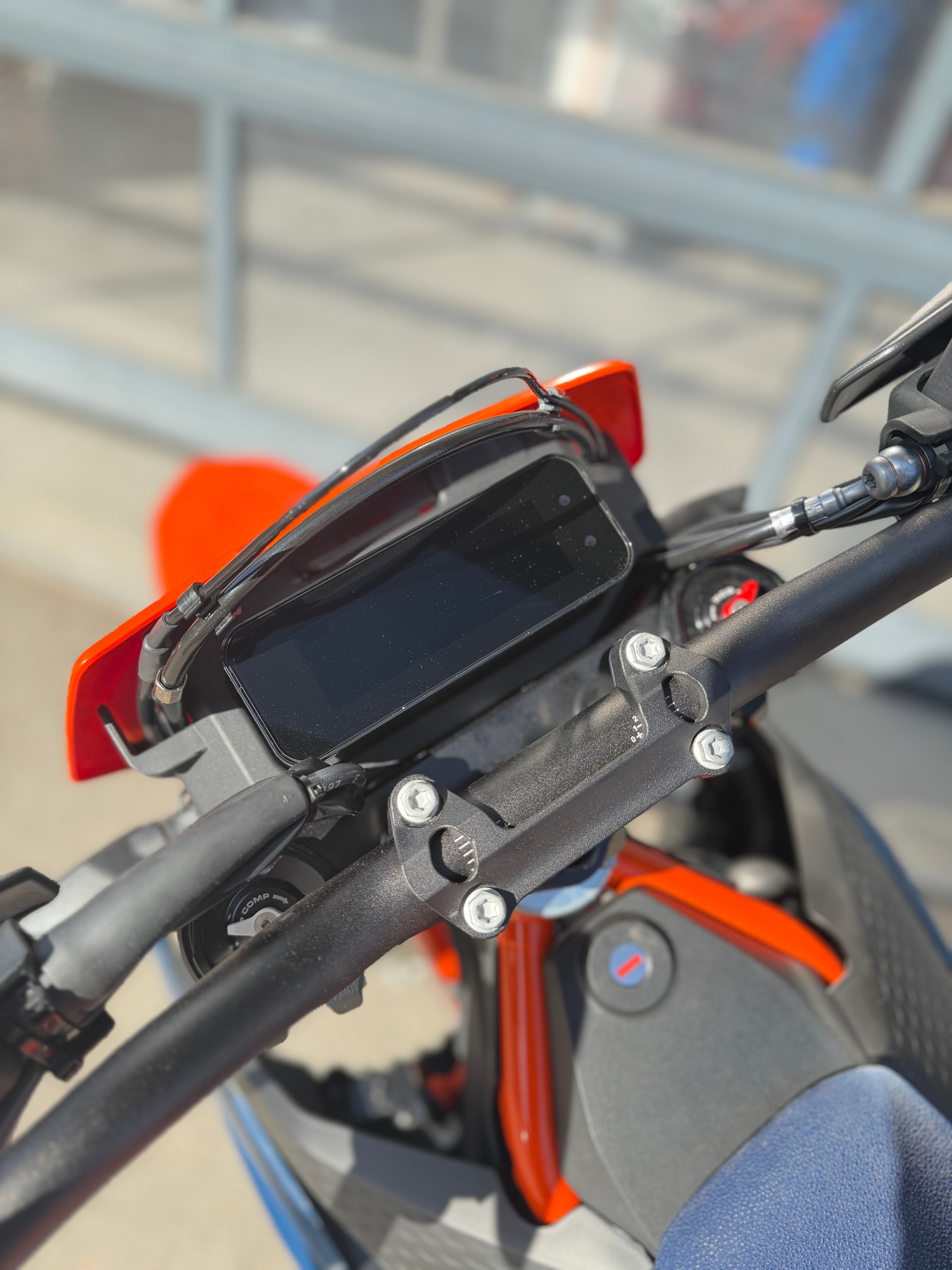 KTM 690 SMC R 2026-image-6