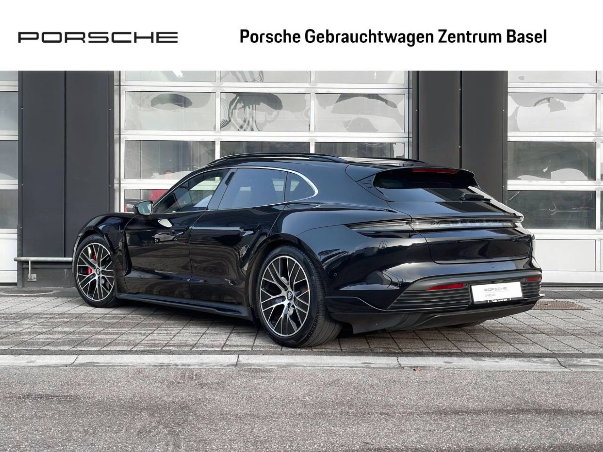 PORSCHE Taycan 4S Sport Turismo-showroom-element-2