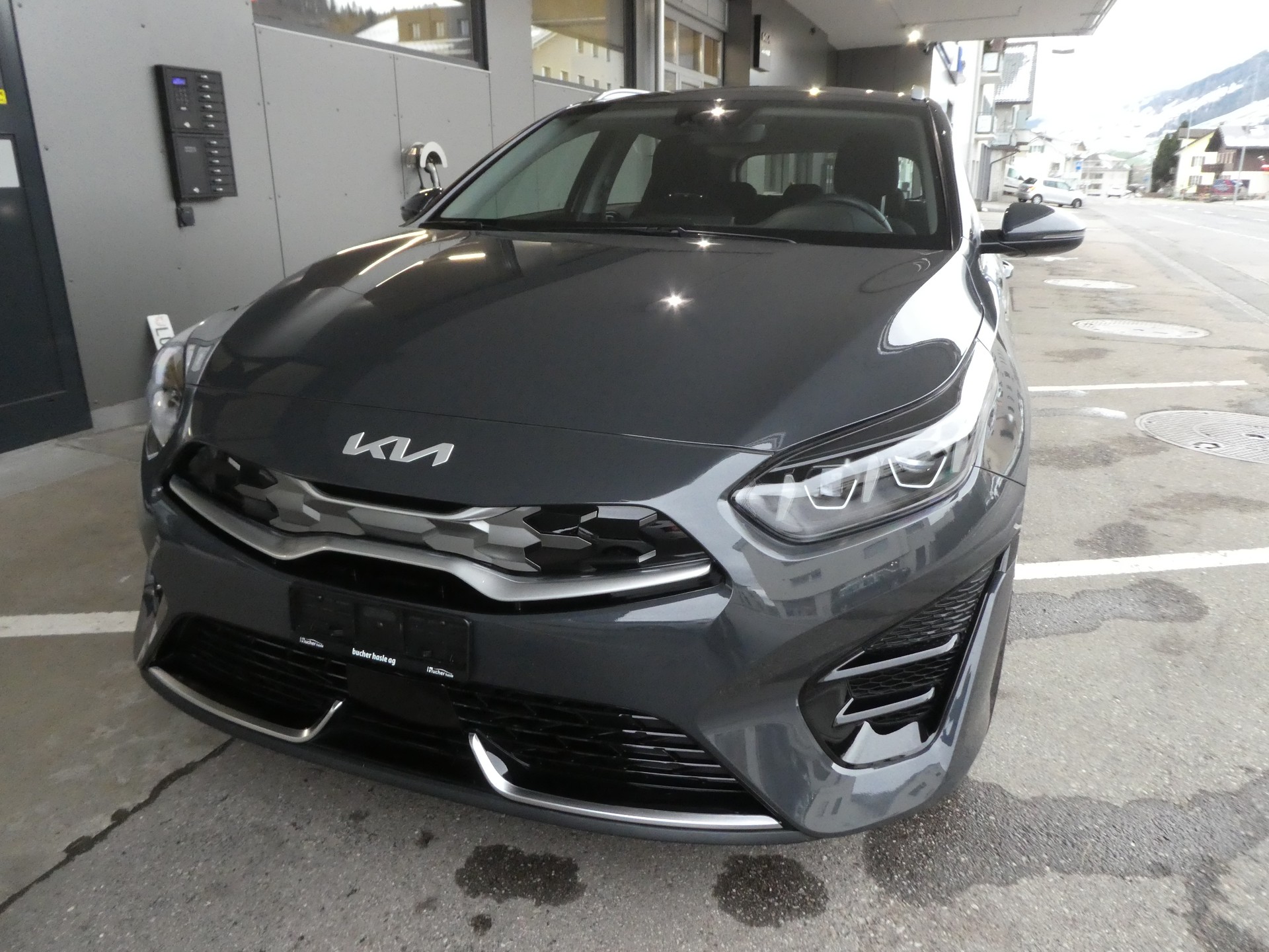KIA Ceed Sportswagon 1.6 GDi Plug-in Hybrid Power DCT-image-2
