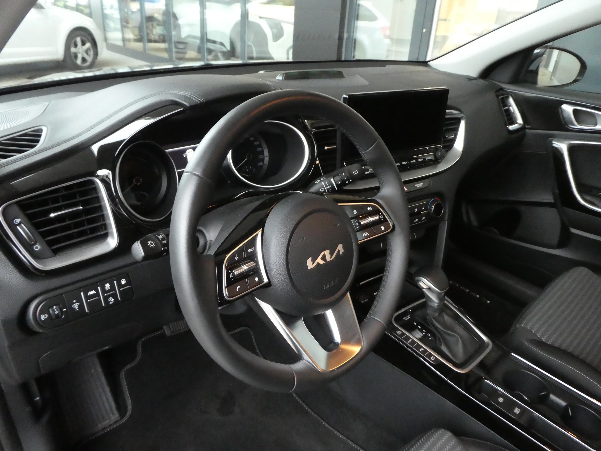 KIA Ceed Sportswagon 1.6 GDi Plug-in Hybrid Power DCT-image-8