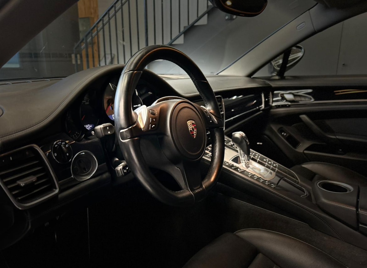 PORSCHE Panamera 4S 3.0 PDK-showroom-element-2
