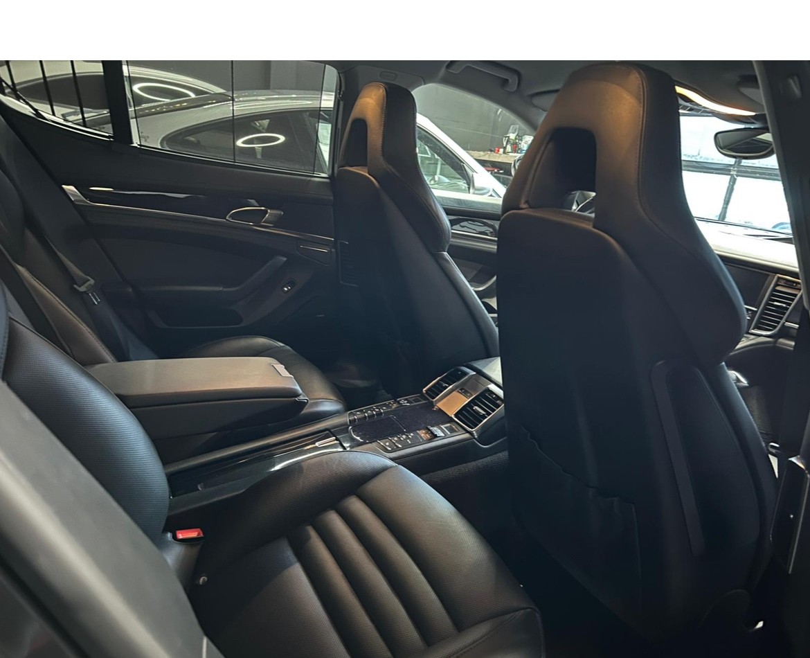 PORSCHE Panamera 4S 3.0 PDK-showroom-element-3