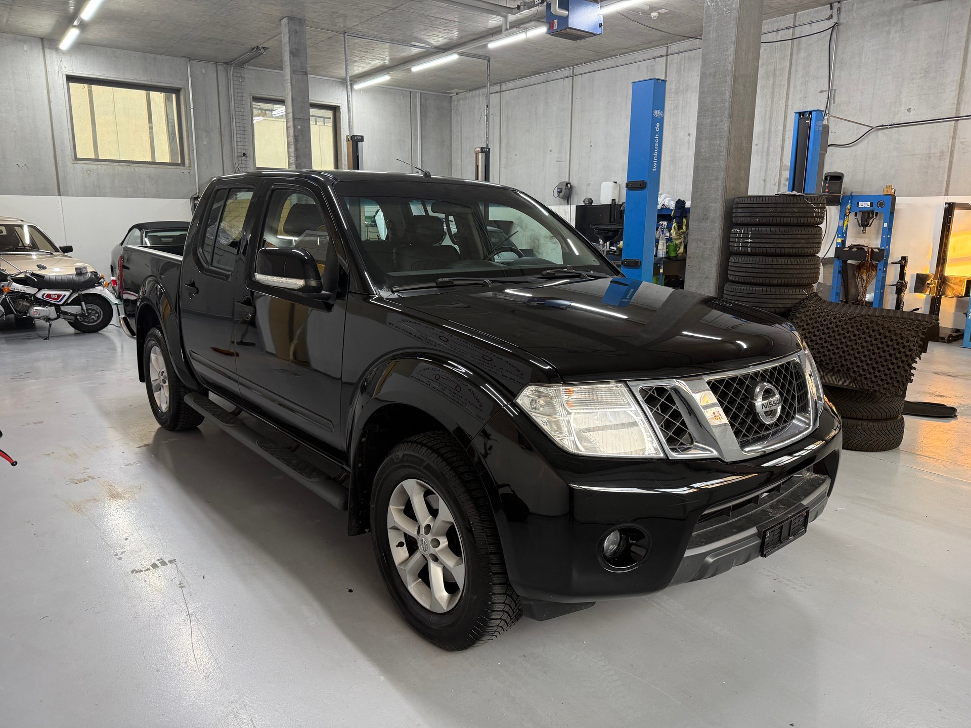 NISSAN Navara Double Cab SE 2.5 dCi 4WD LB Automat-image-1
