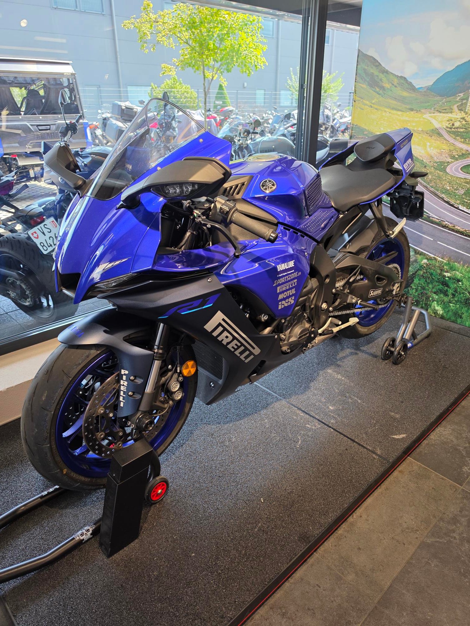YAMAHA R1-image-14