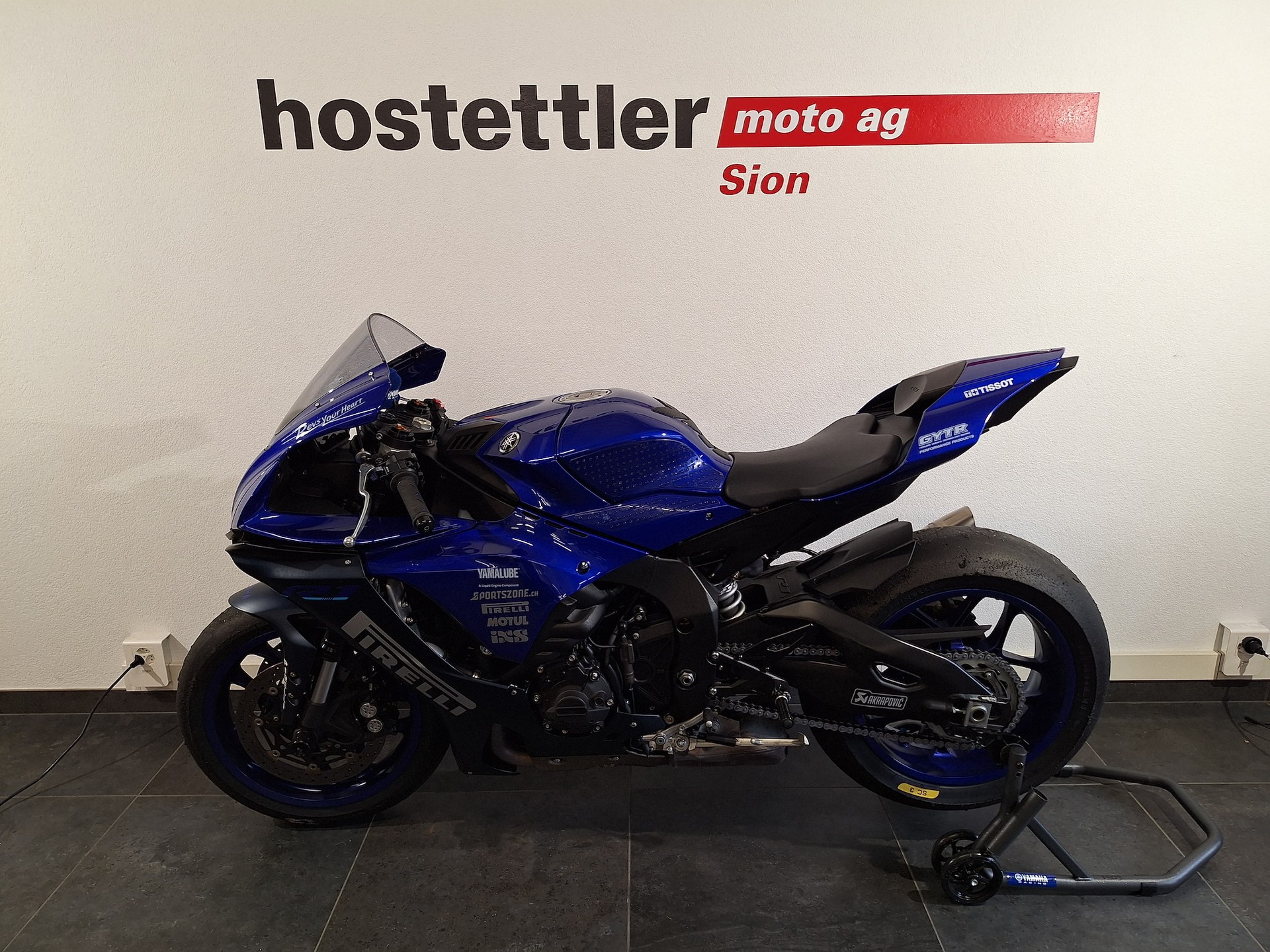 YAMAHA R1-image-3
