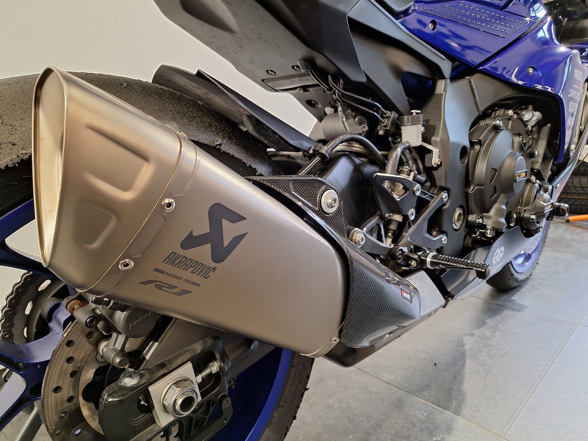 YAMAHA R1-image-6