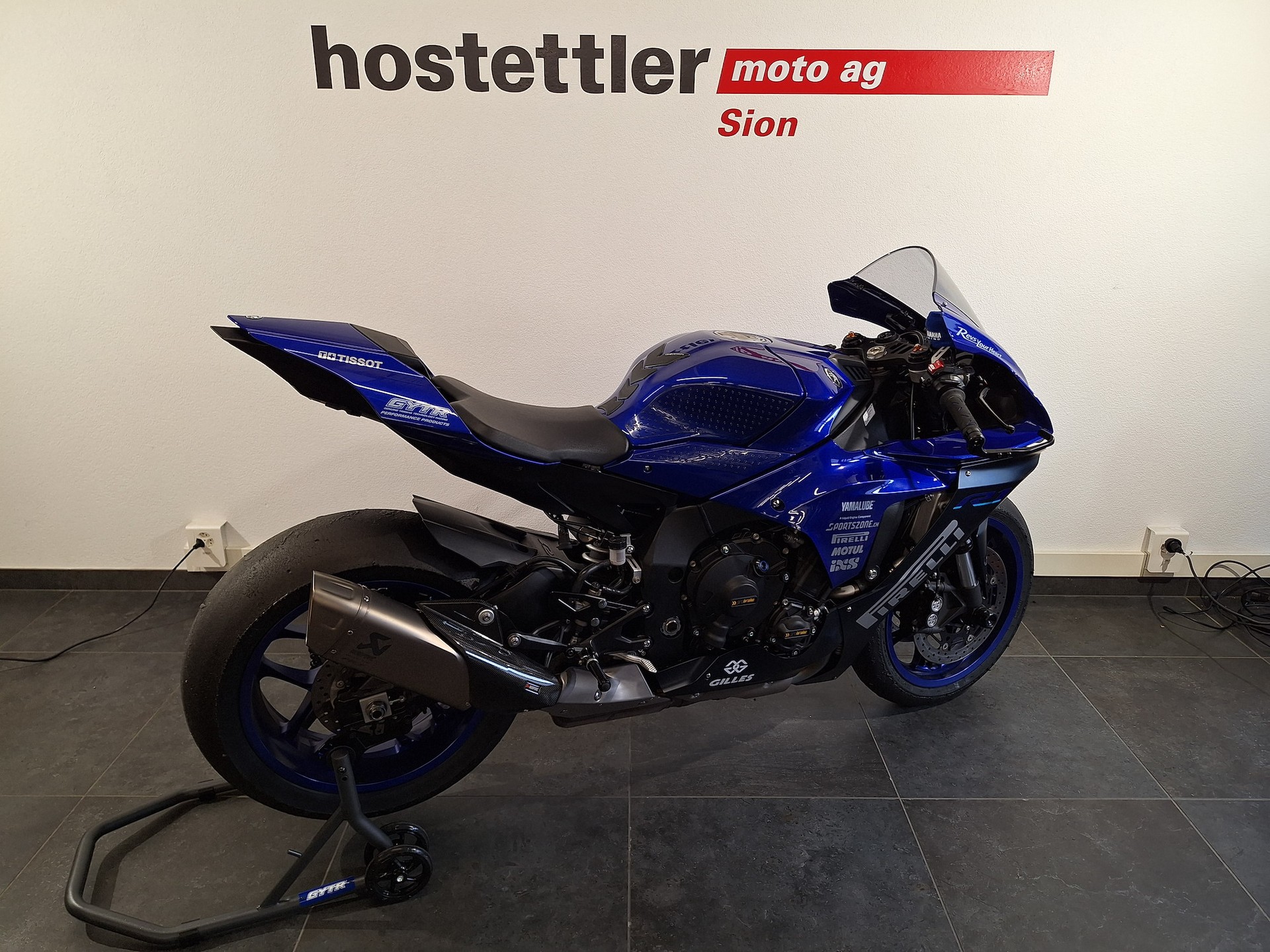 YAMAHA R1-image-2