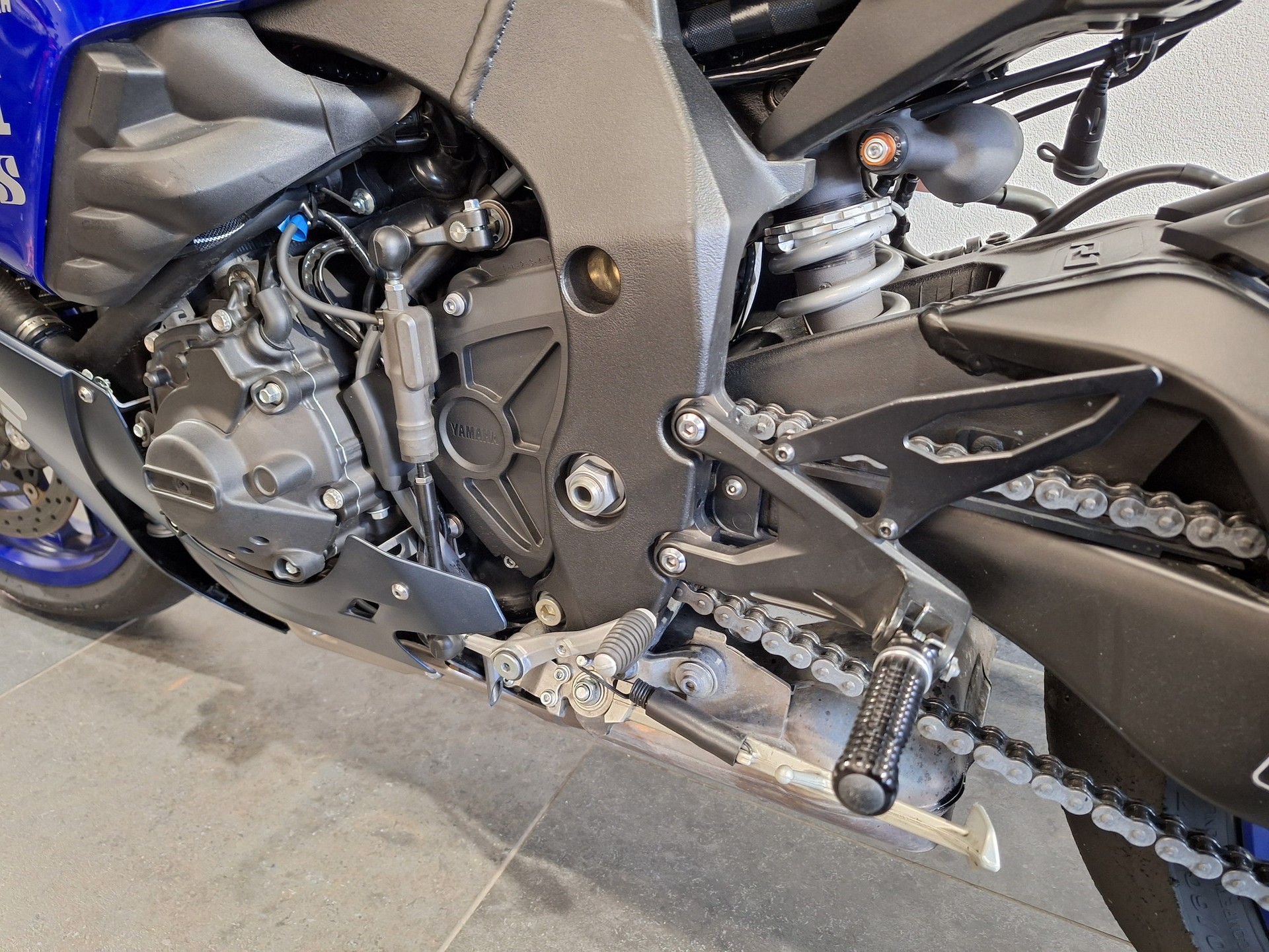 YAMAHA R1-image-10