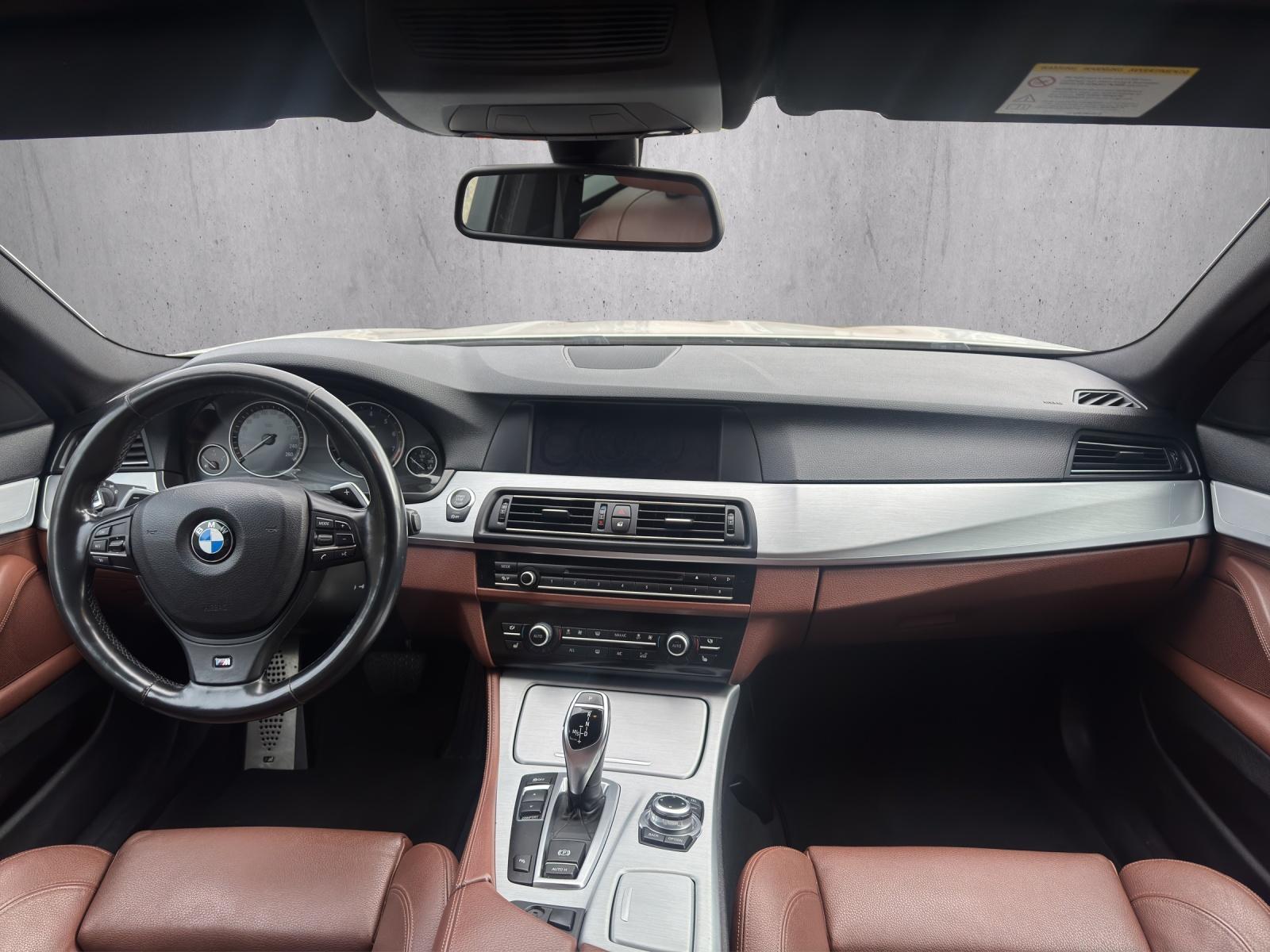 BMW 528i SAG Touring-image-10