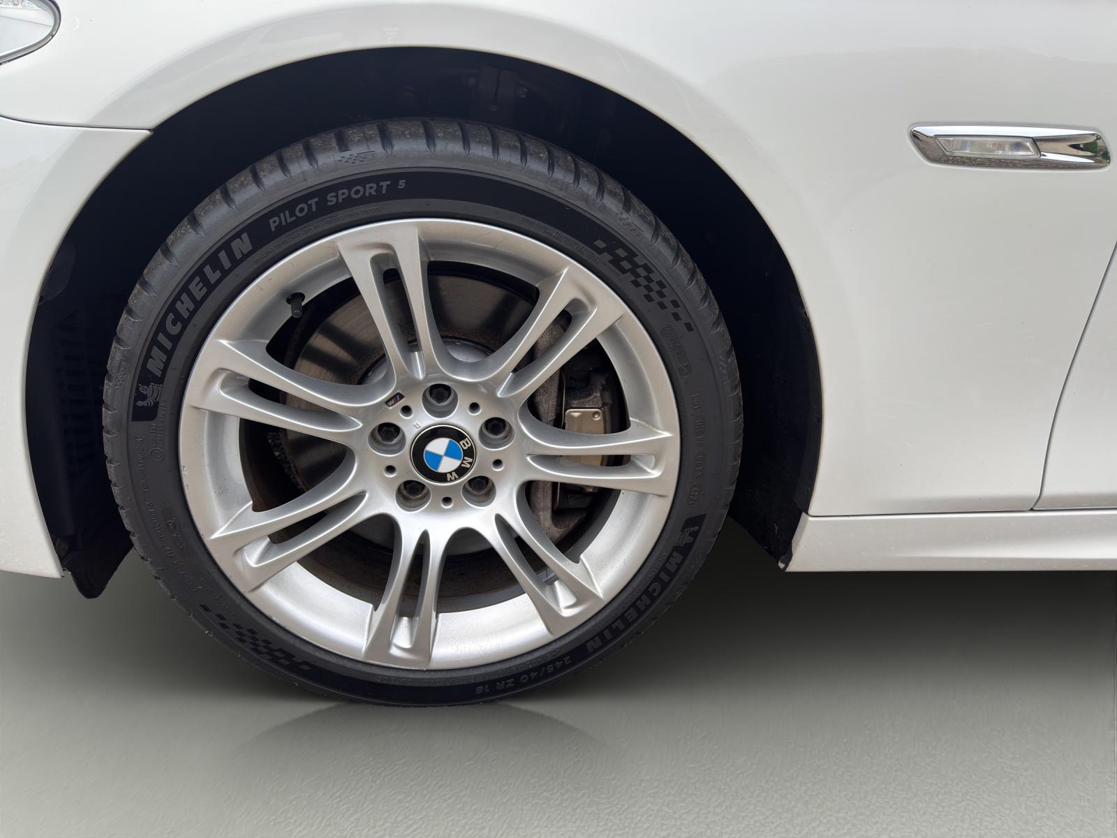 BMW 528i SAG Touring-image-15