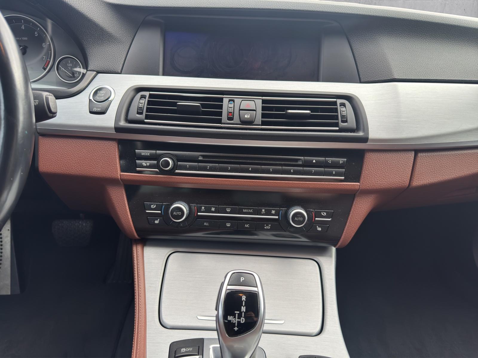 BMW 528i SAG Touring-image-14