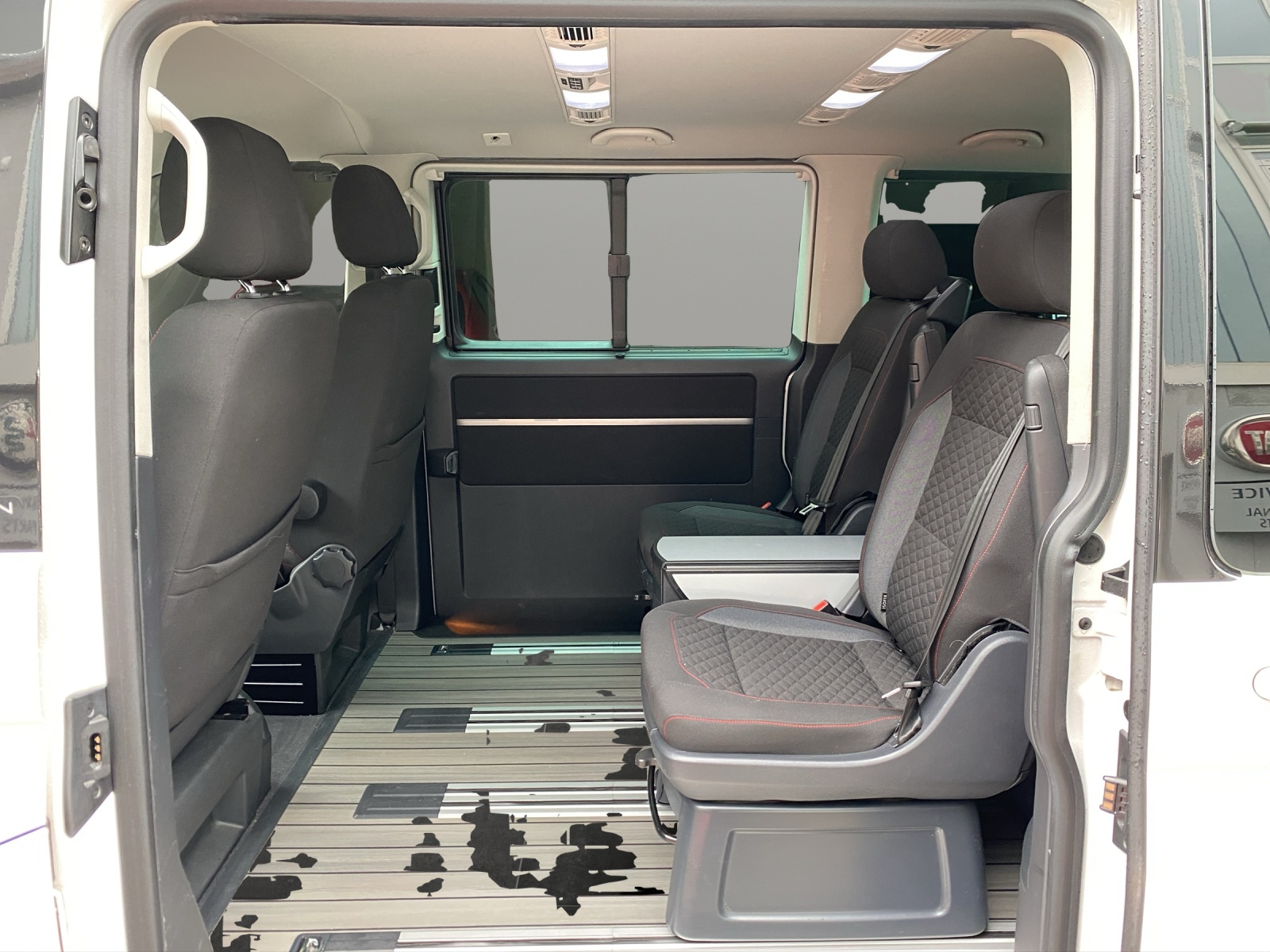 VW T6 Multivan 2.0 TDI-image-13