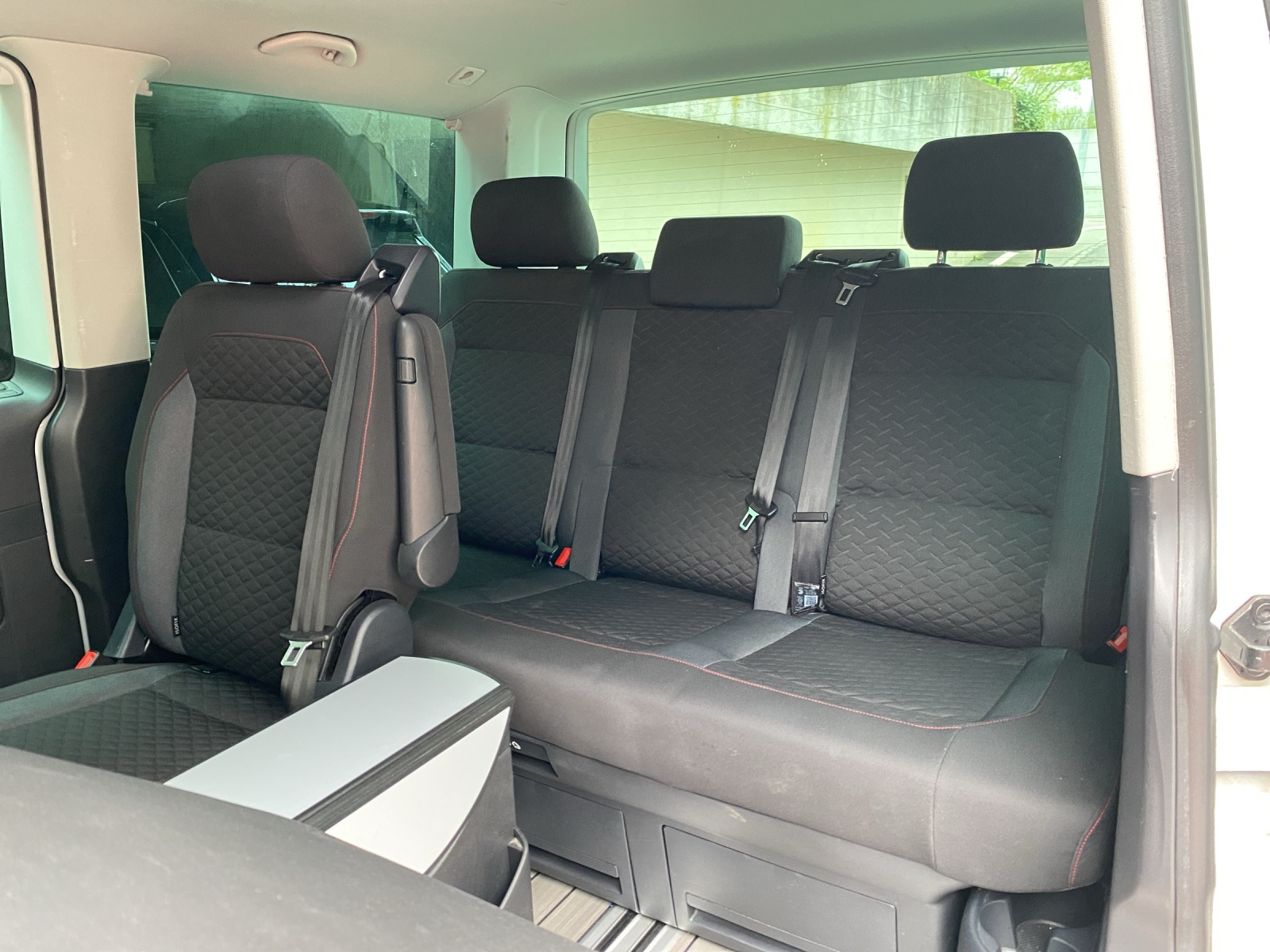VW T6 Multivan 2.0 TDI-image-15