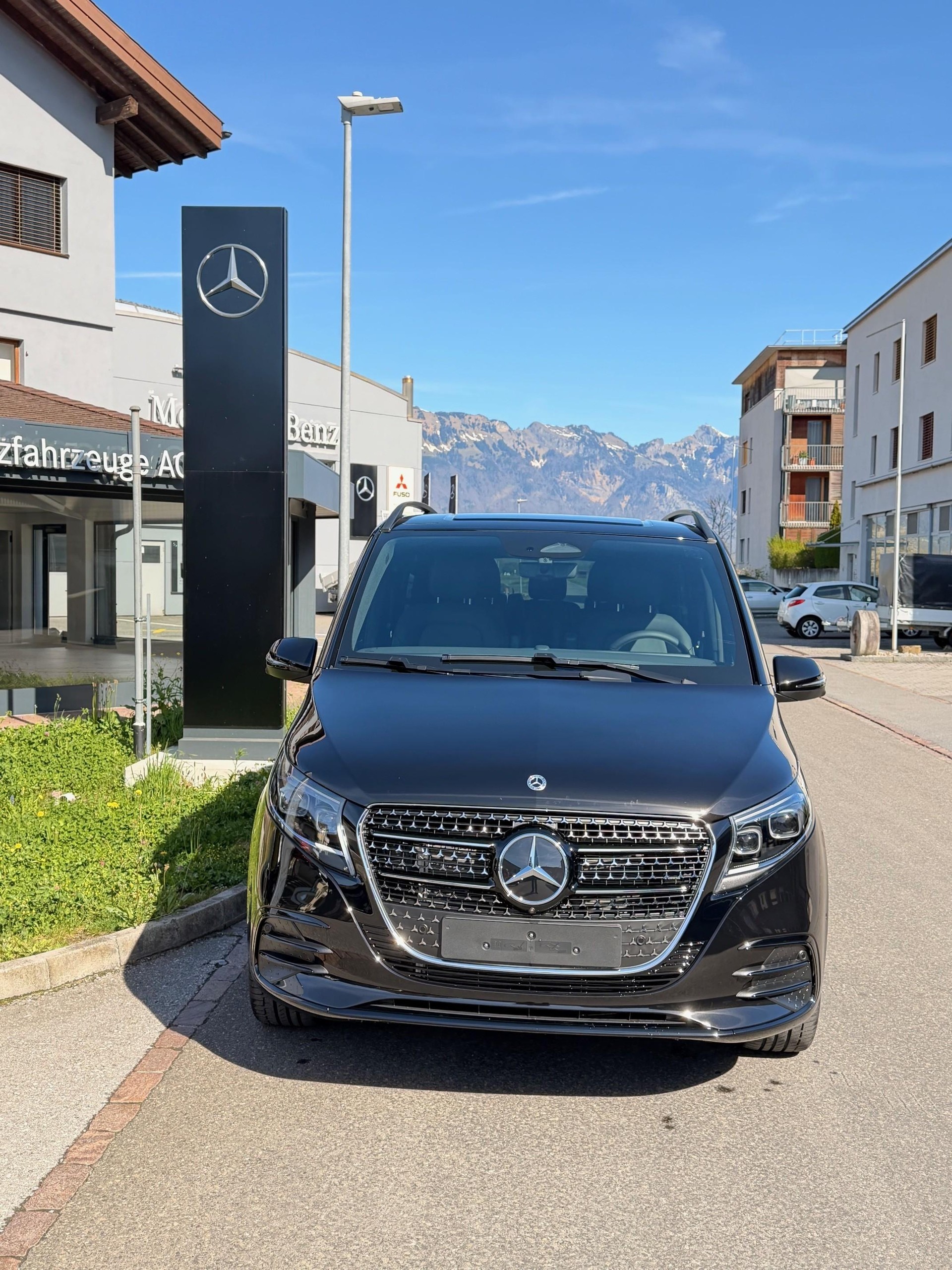 MERCEDES-BENZ V 300 d Swiss Ed. lang 4matic Van-showroom-element-1