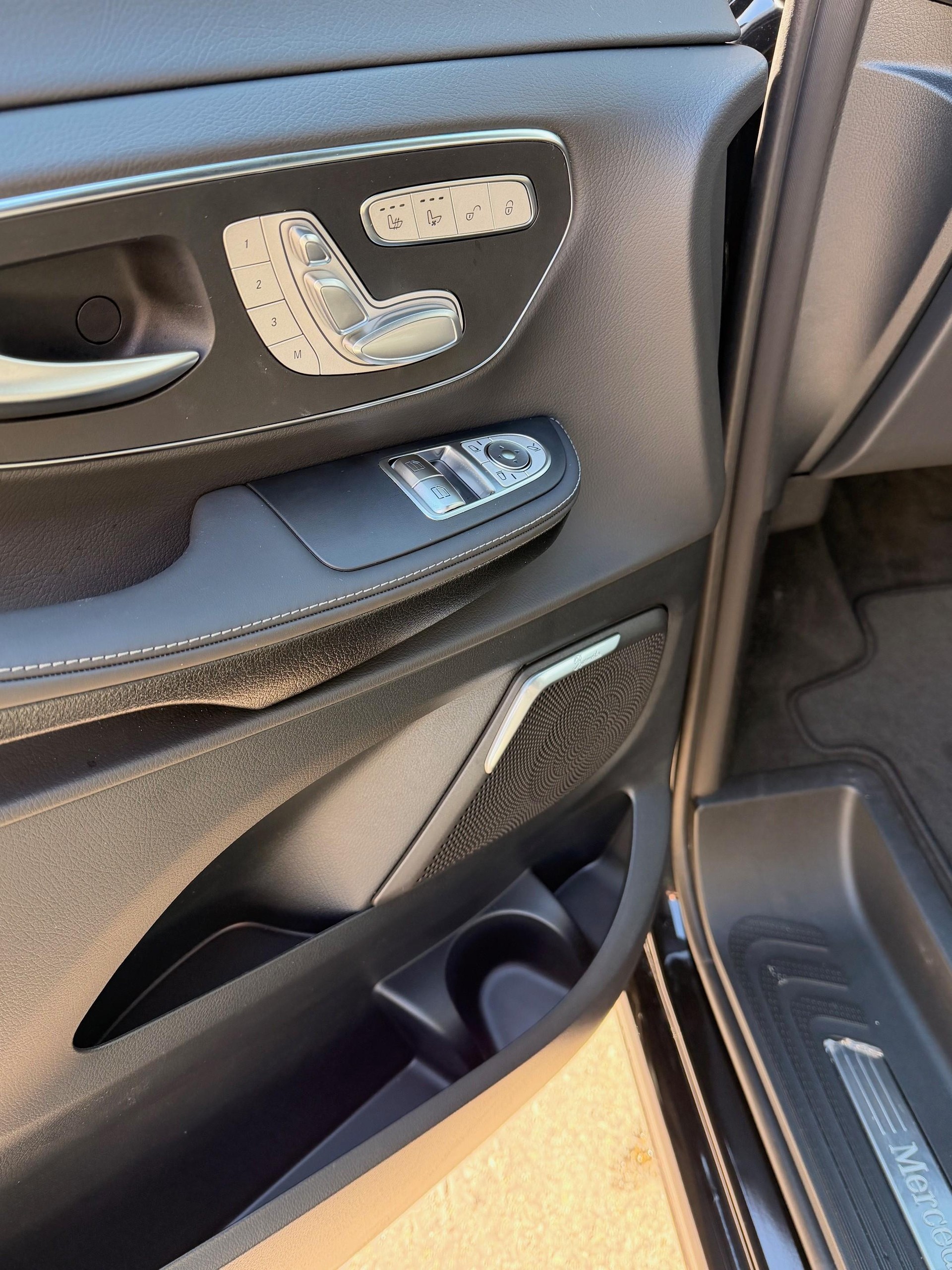 MERCEDES-BENZ V 300 d Swiss Ed. lang 4matic Van-image-8