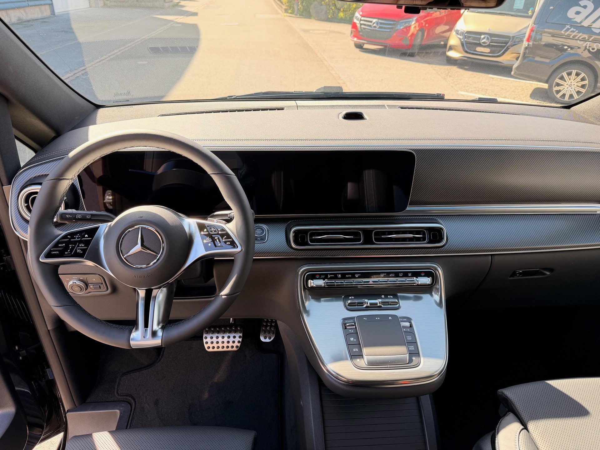 MERCEDES-BENZ V 300 d Swiss Ed. lang 4matic Van-showroom-element-3