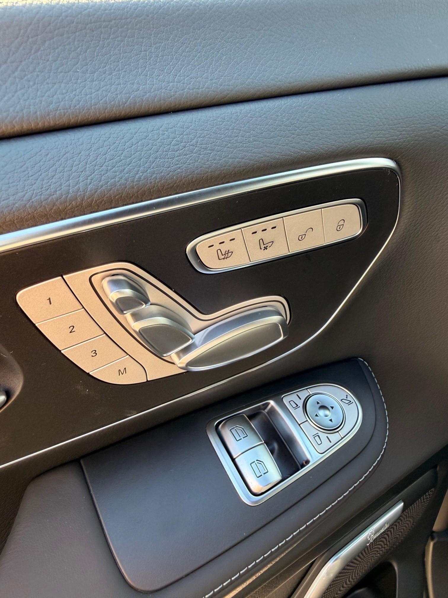 MERCEDES-BENZ V 300 d Swiss Ed. lang 4matic Van-image-9