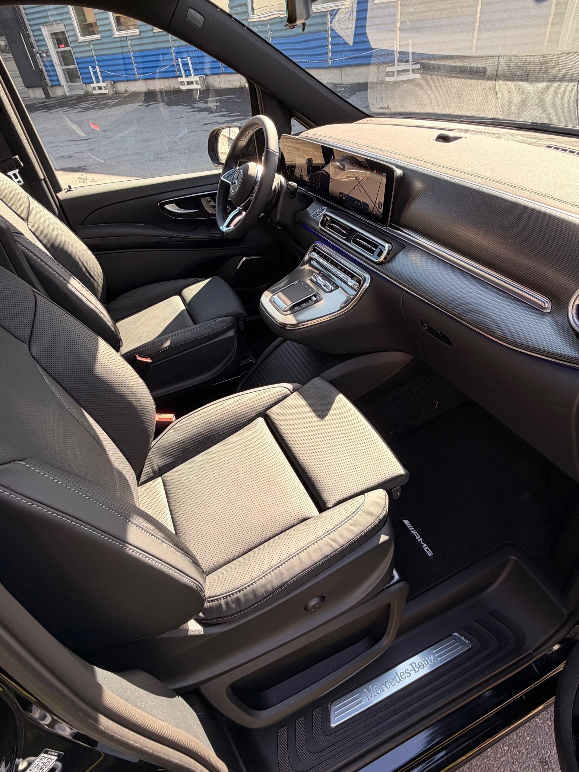 MERCEDES-BENZ V 300 d Swiss Ed. lang 4matic Van-image-4