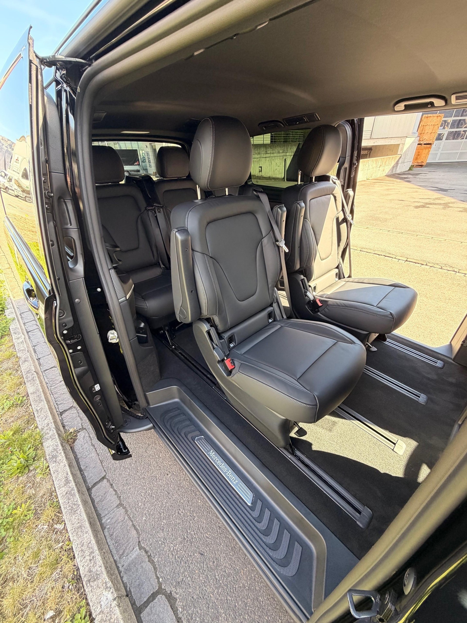 MERCEDES-BENZ V 300 d Swiss Ed. lang 4matic Van-image-13