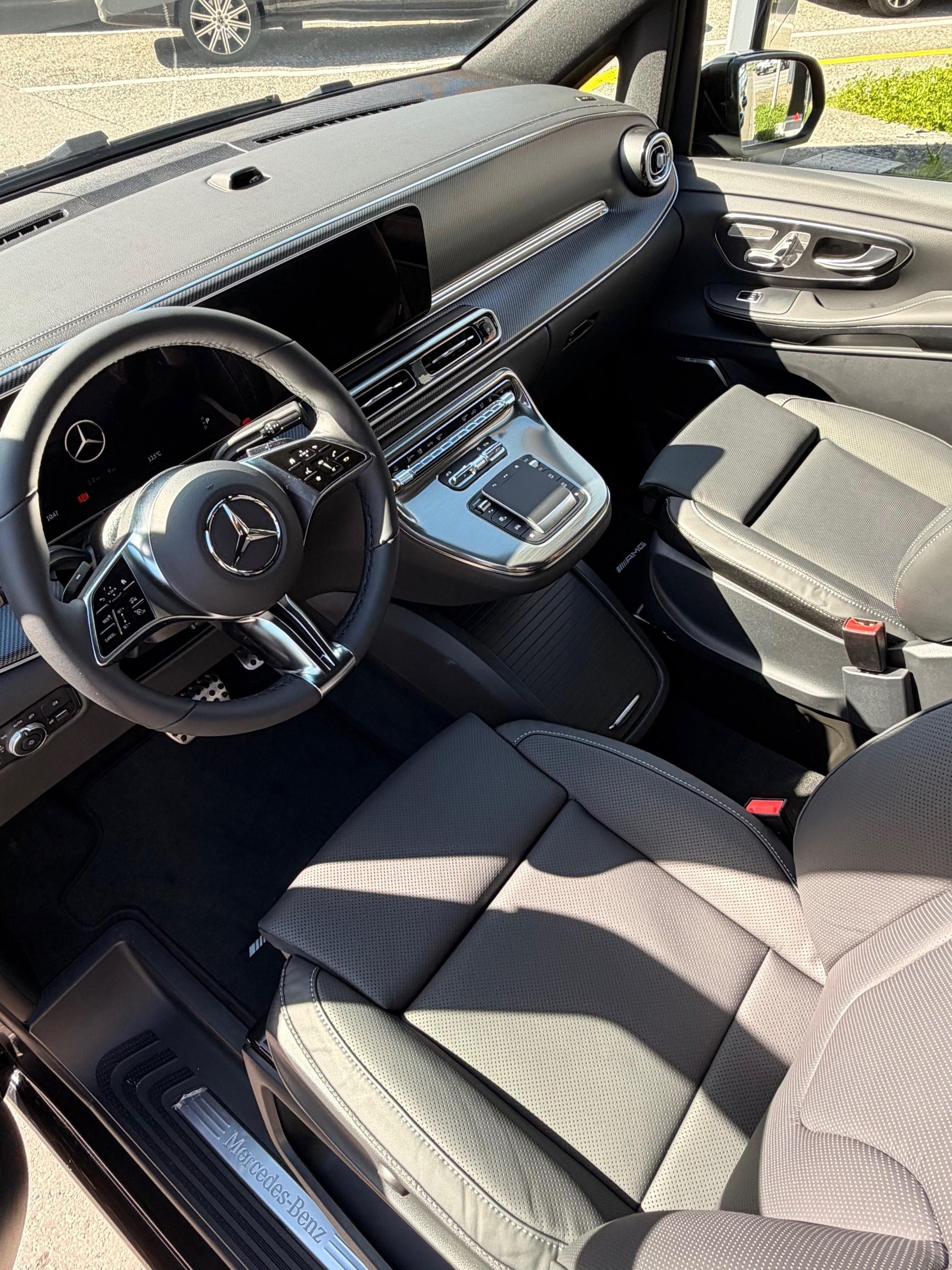MERCEDES-BENZ V 300 d Swiss Ed. lang 4matic Van-showroom-element-2