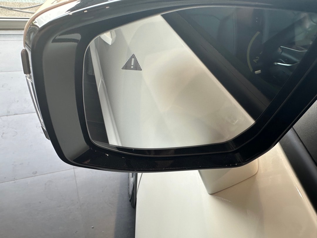 KGM-SsangYong Torres EVX 80 kWh Platinum-showroom-element-3
