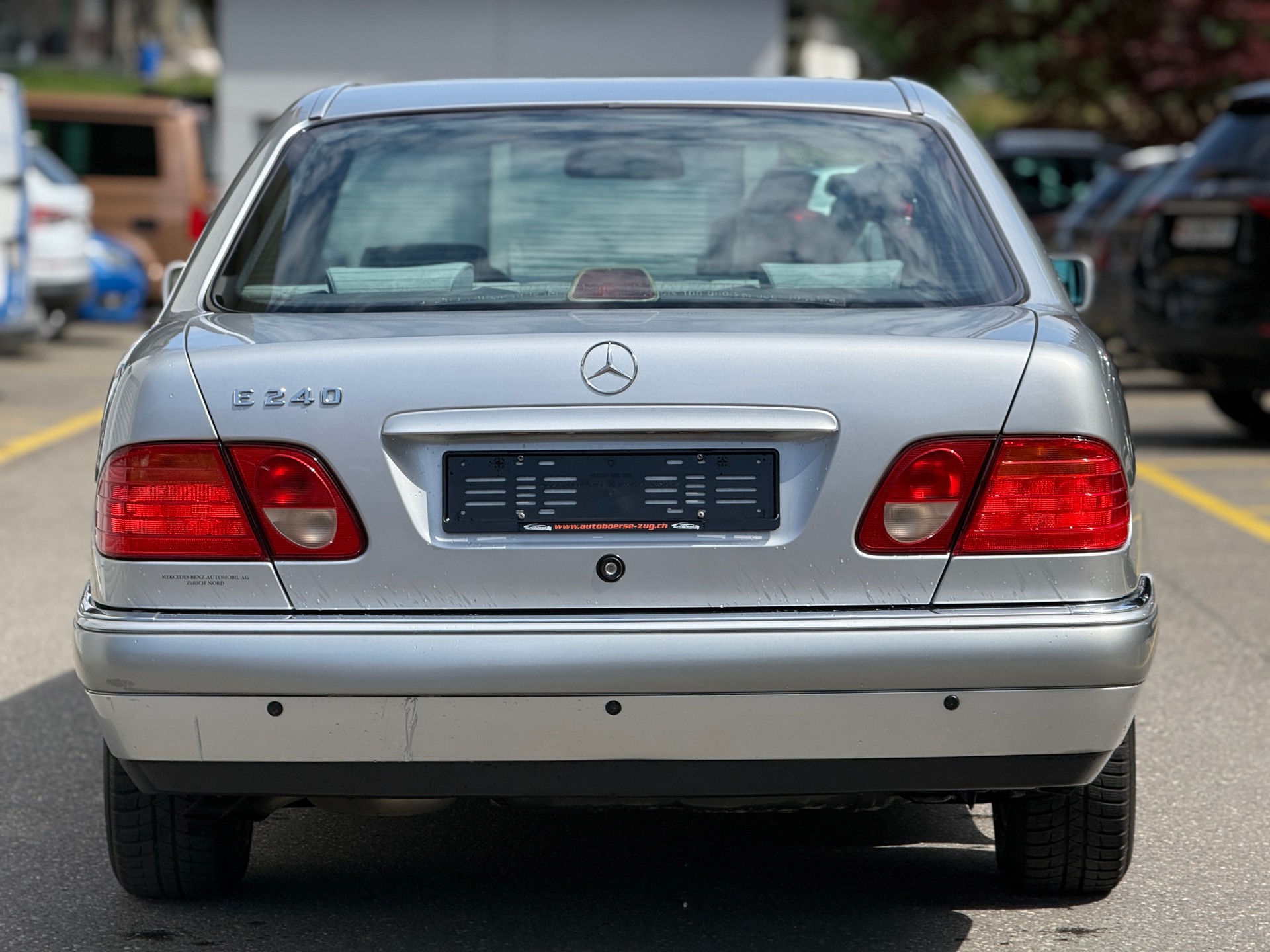 MERCEDES-BENZ E 240 Elégance-image-5