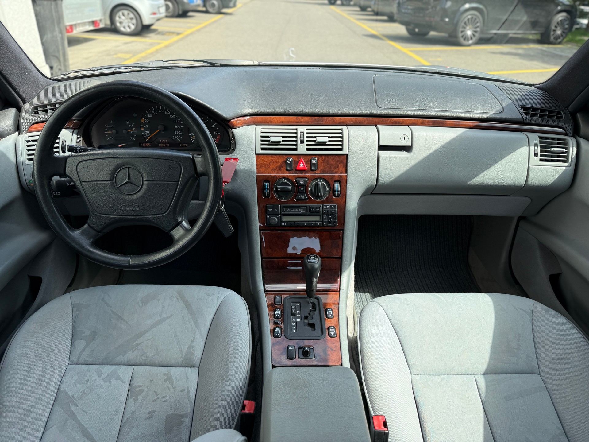 MERCEDES-BENZ E 240 Elégance-image-6