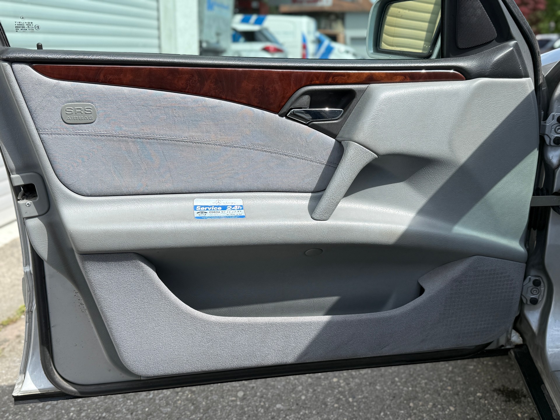 MERCEDES-BENZ E 240 Elégance-image-15