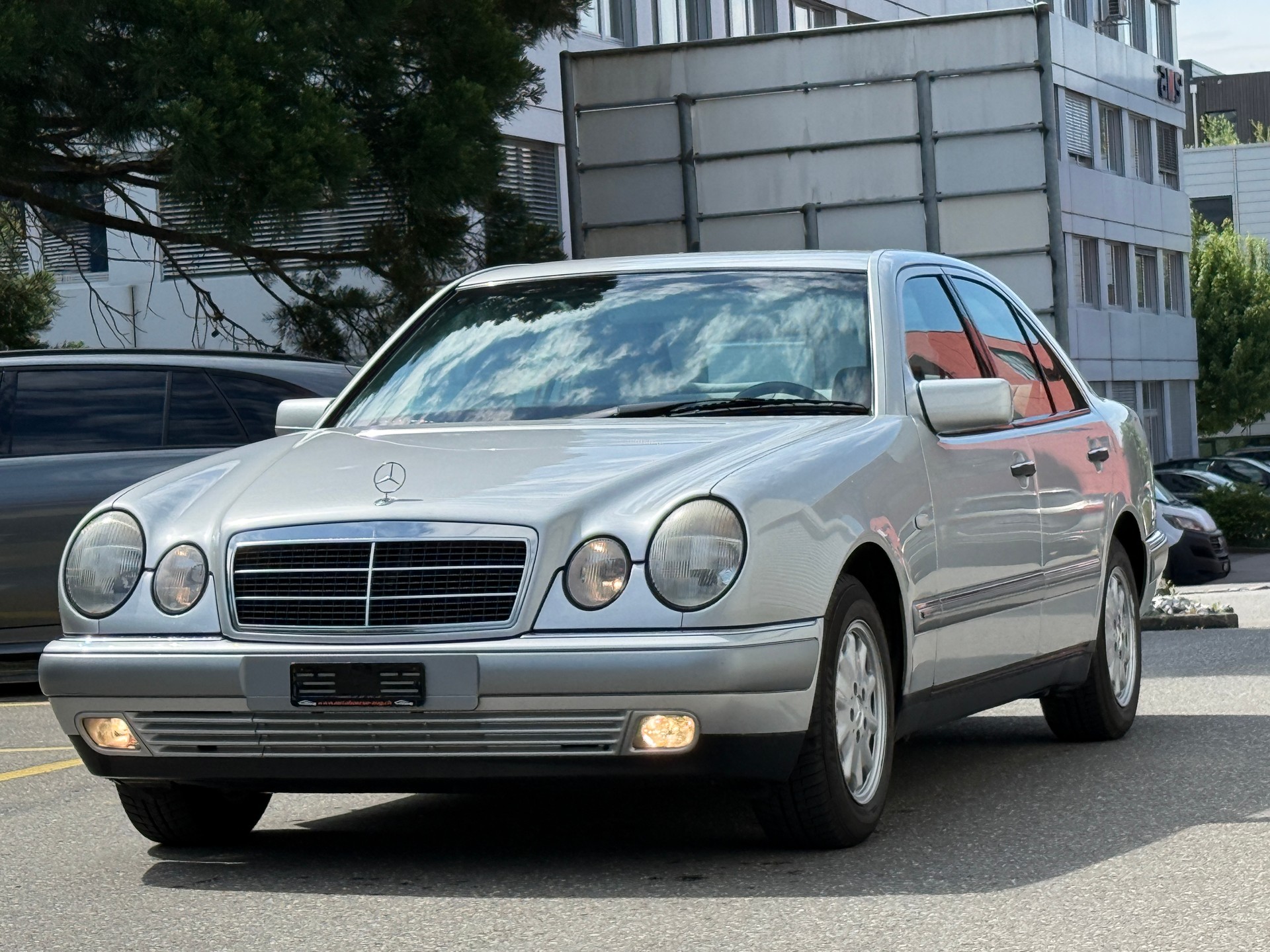 MERCEDES-BENZ E 240 Elégance