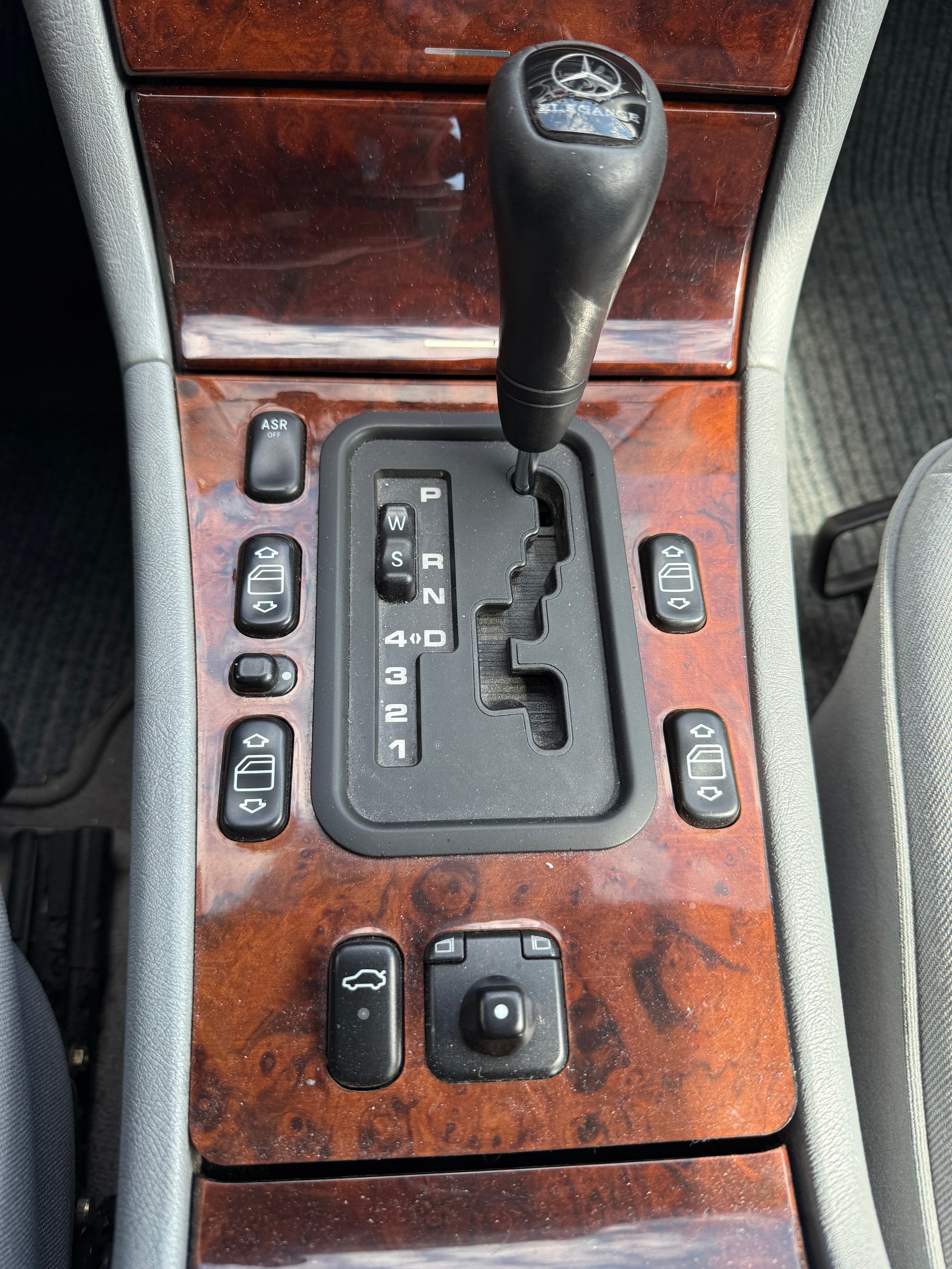 MERCEDES-BENZ E 240 Elégance-image-11