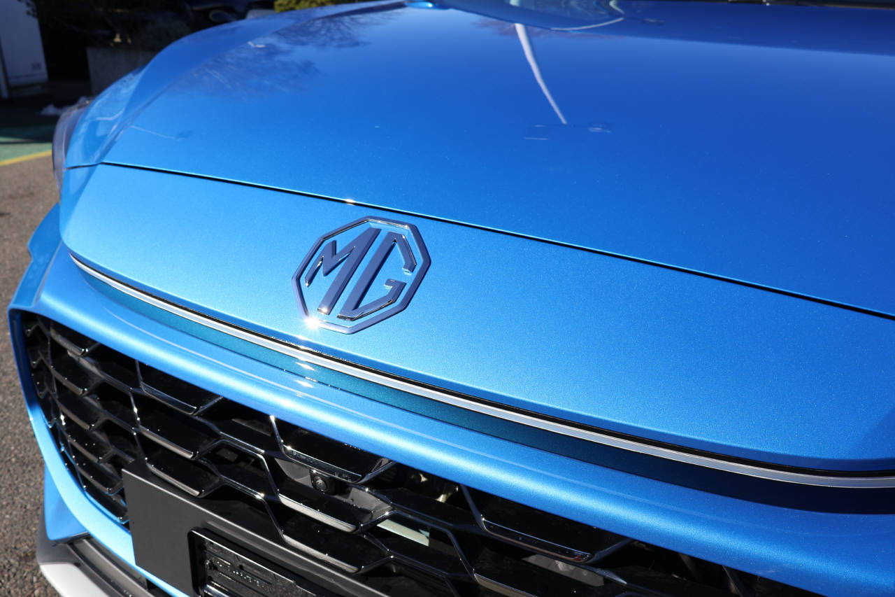 MG ZS 1.5 Hybrid+ Luxury-image-9
