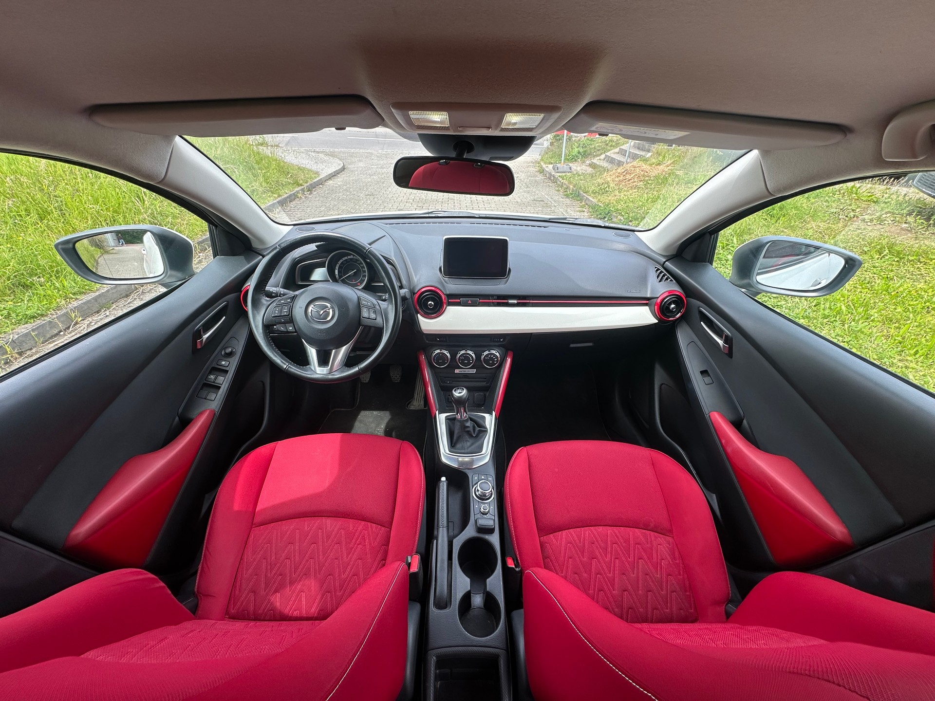 MAZDA 2 1.5i 16V Skyactiv-G Swiss Edition-image-8