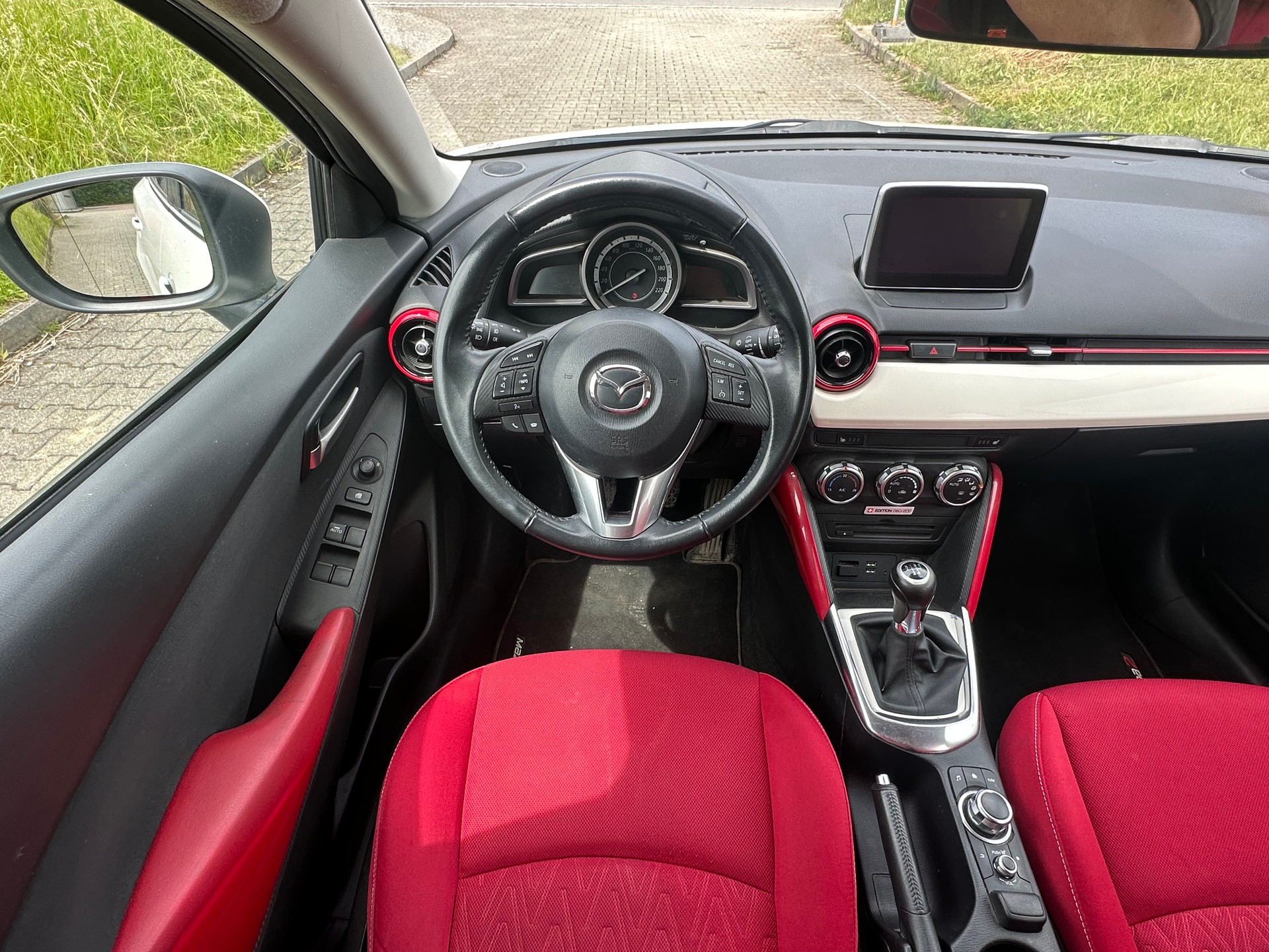 MAZDA 2 1.5i 16V Skyactiv-G Swiss Edition-image-9