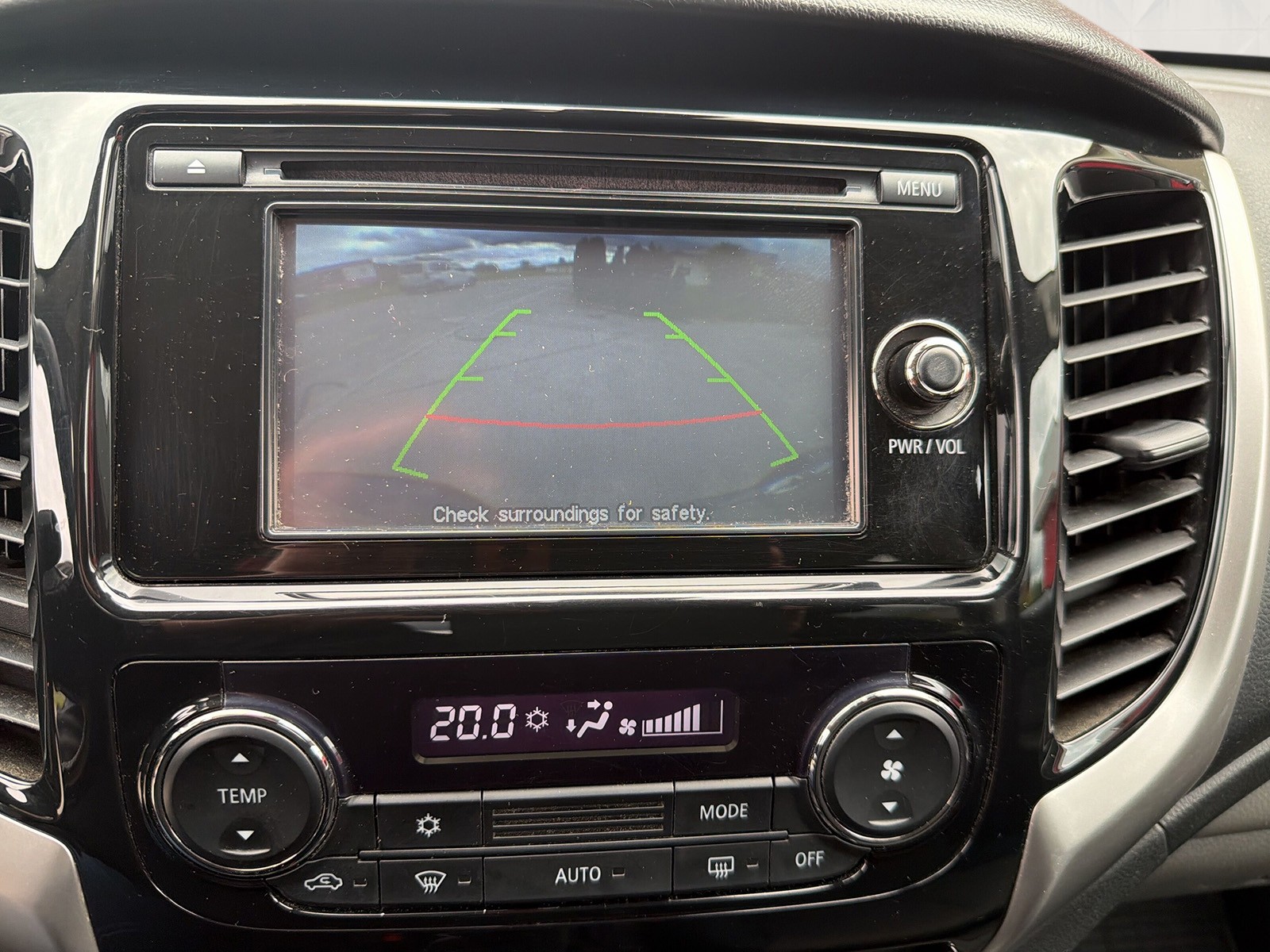 MITSUBISHI L 200 2.4 Style Double Cab A-image-11