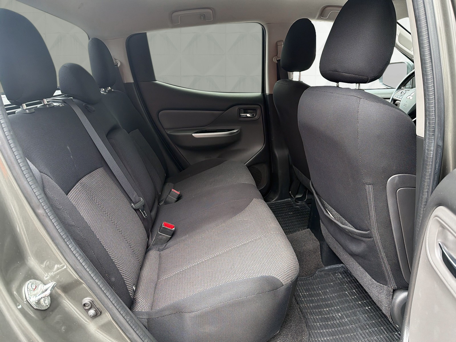 MITSUBISHI L 200 2.4 Style Double Cab A-image-10