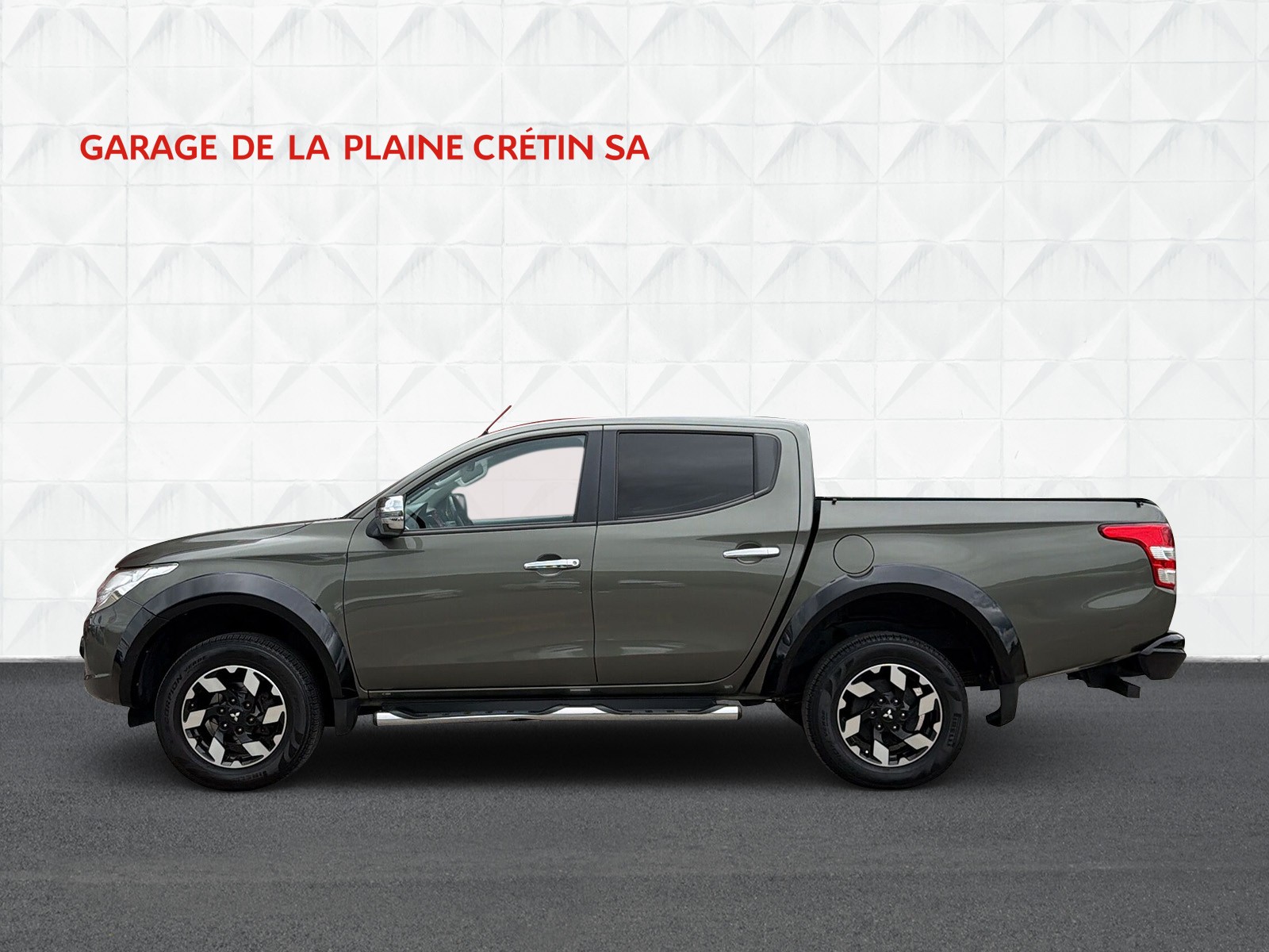 MITSUBISHI L 200 2.4 Style Double Cab A-showroom-element-2