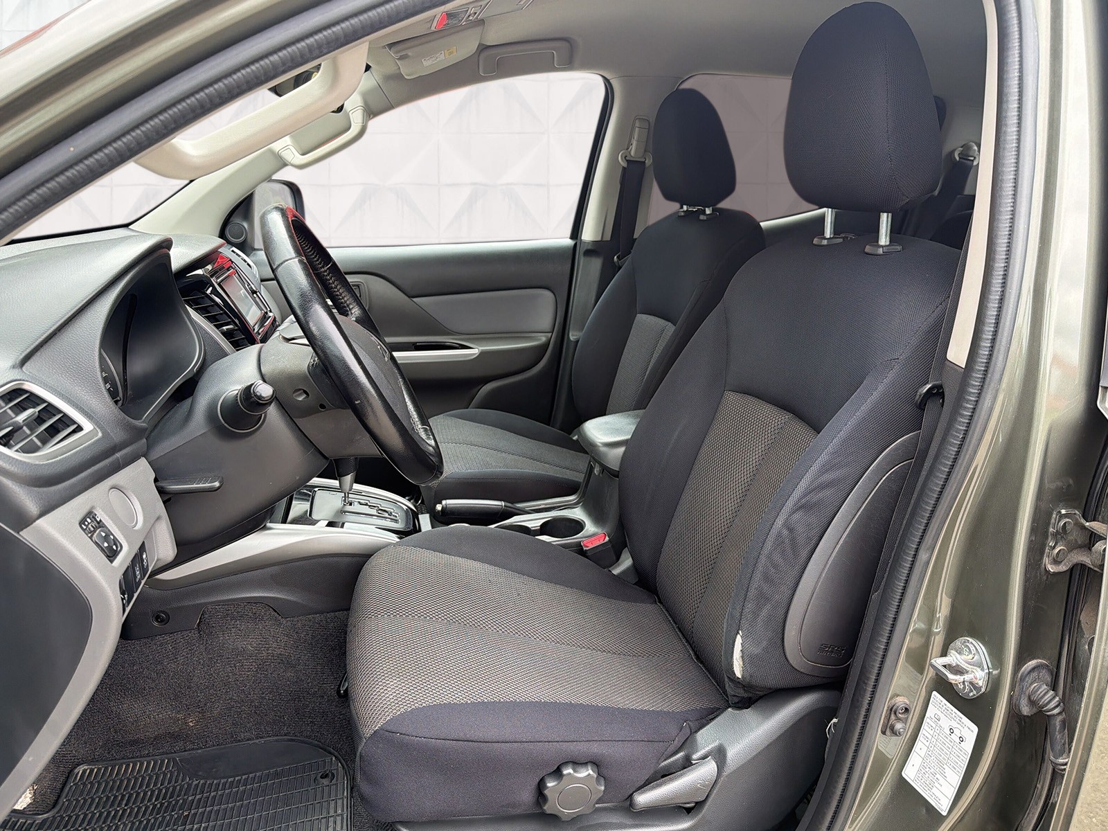 MITSUBISHI L 200 2.4 Style Double Cab A-image-7
