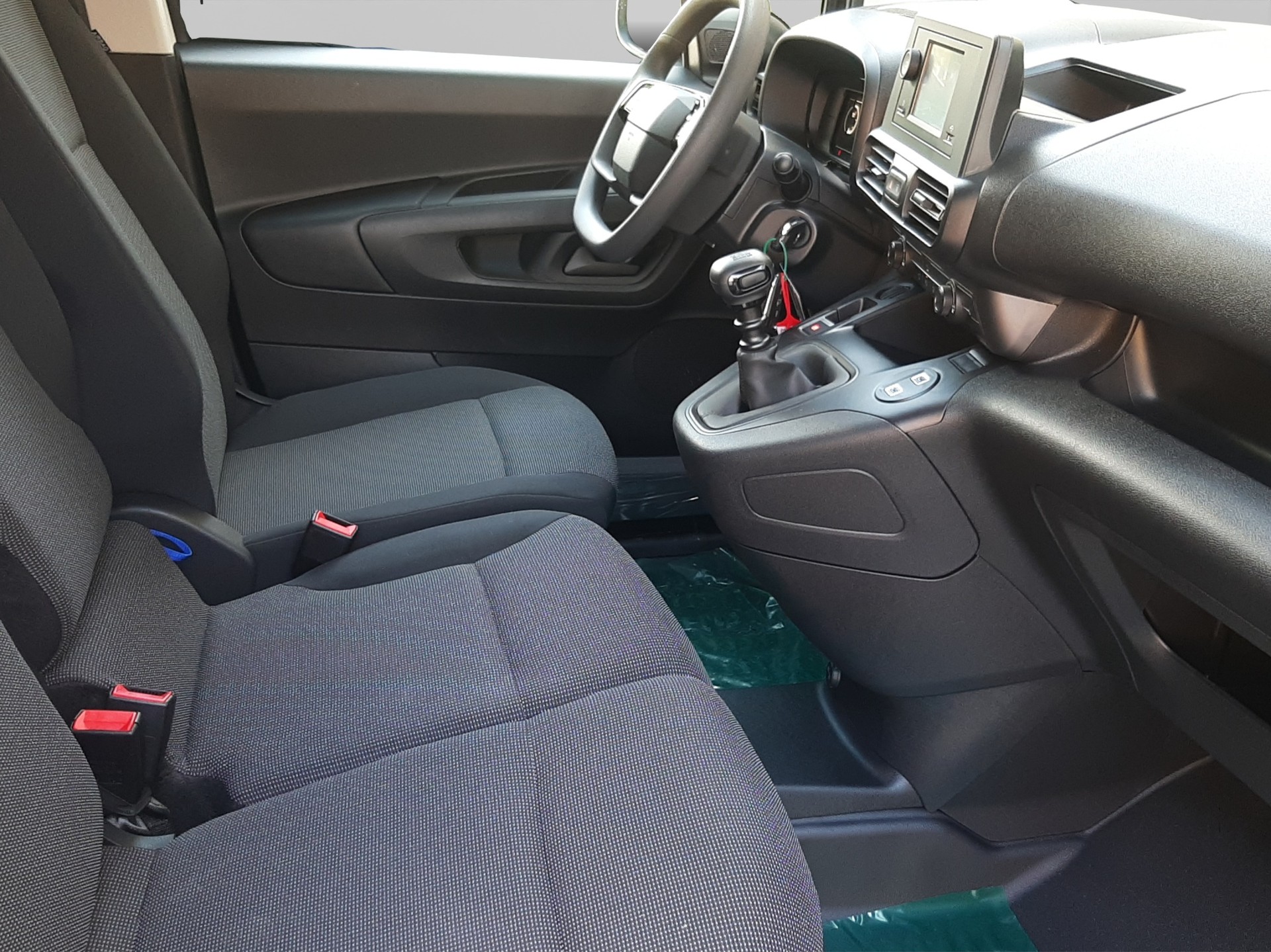TOYOTA PROACE CITY Van L1 1.2 Active-image-14