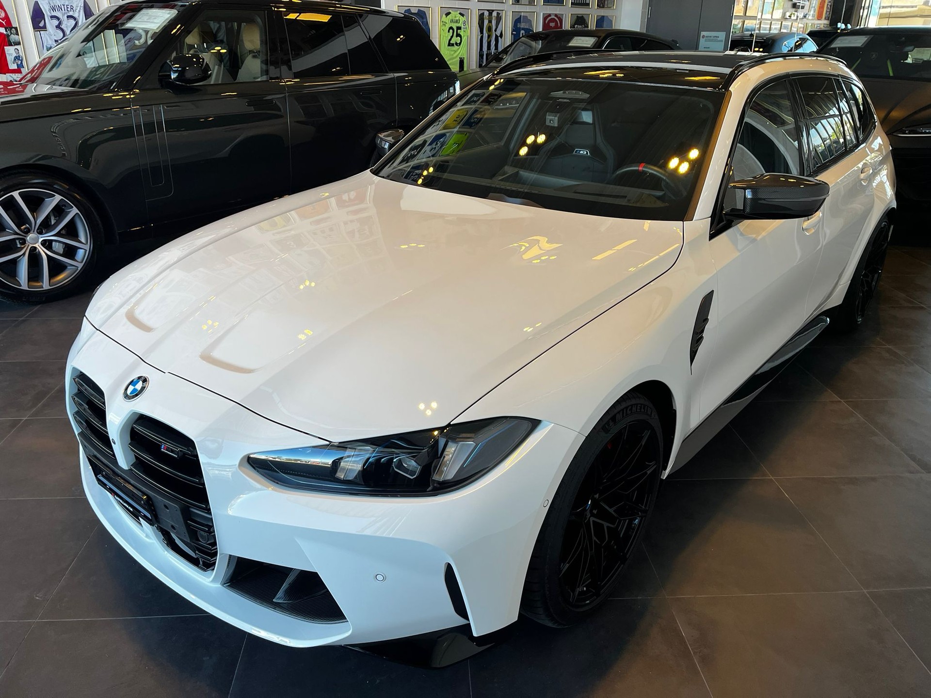 BMW M3 Touring xDrive Competition M-showroom-element-3