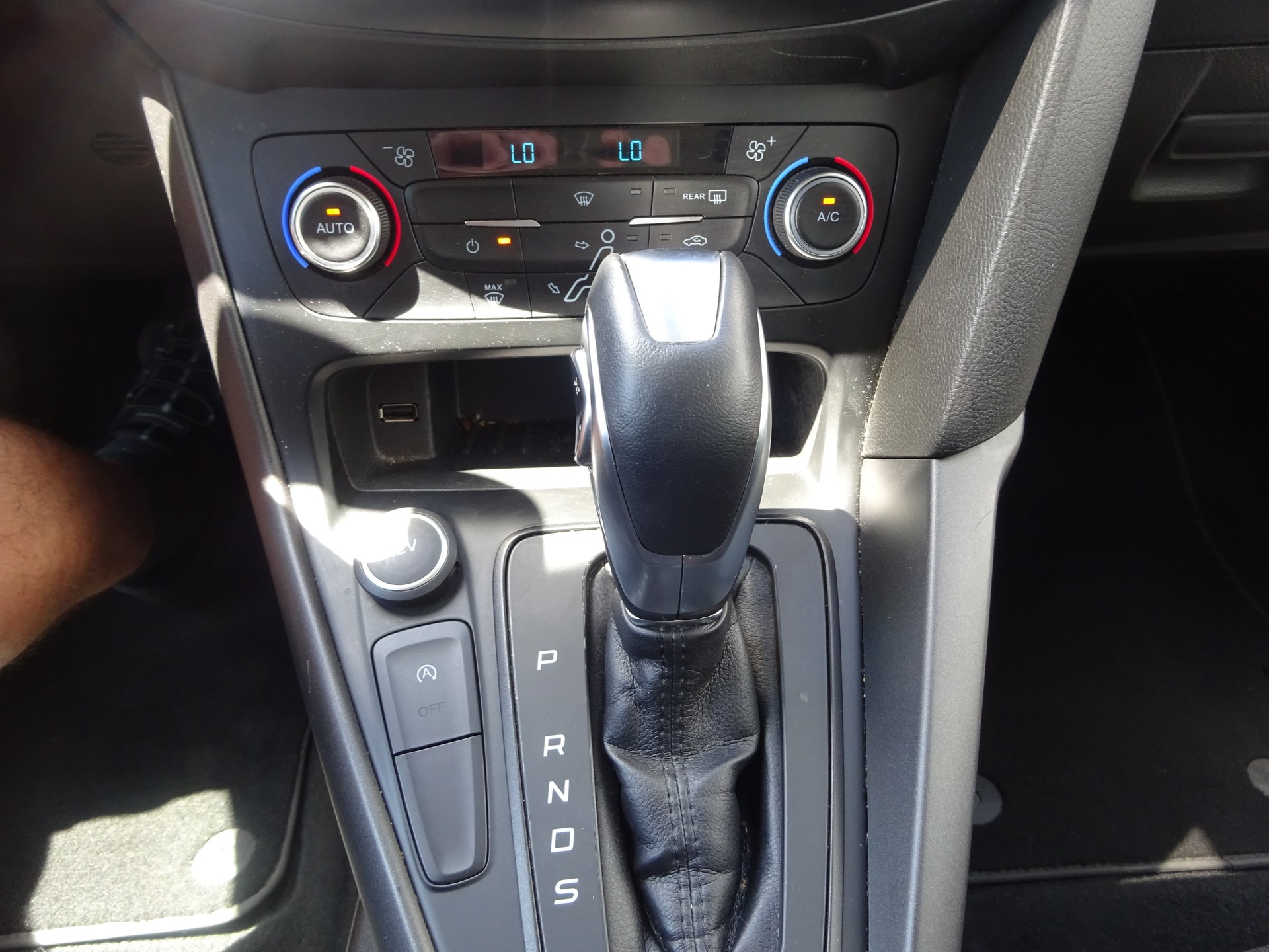 FORD Focus 1.5 TDCi Carving PowerShift-image-10