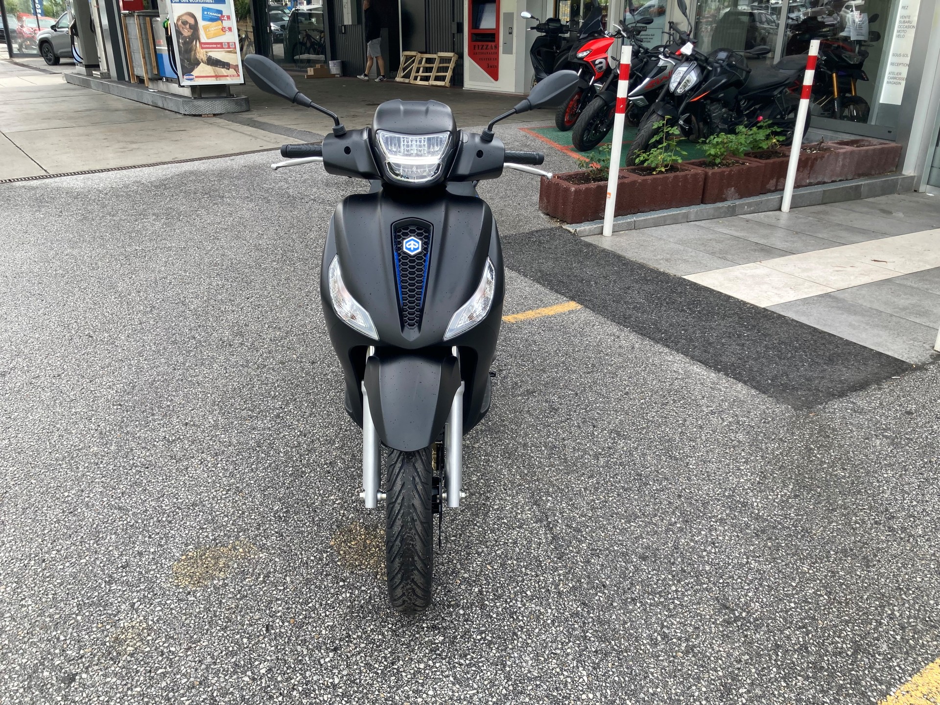 PIAGGIO Medley 200 Sport E5+-showroom-element-1